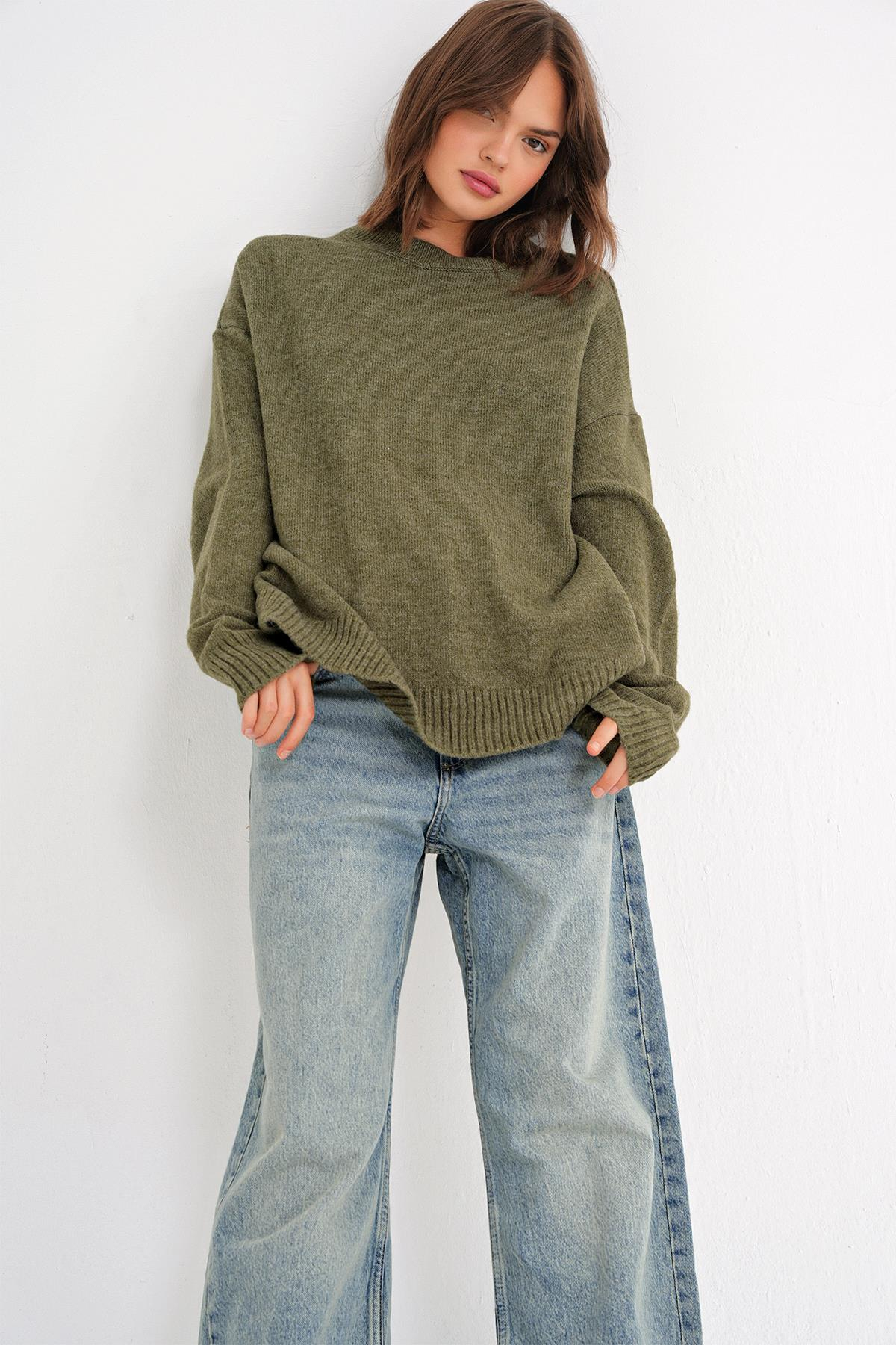 6913 Kadın Salaş Yumuşak Dokulu Triko Kazak Haki