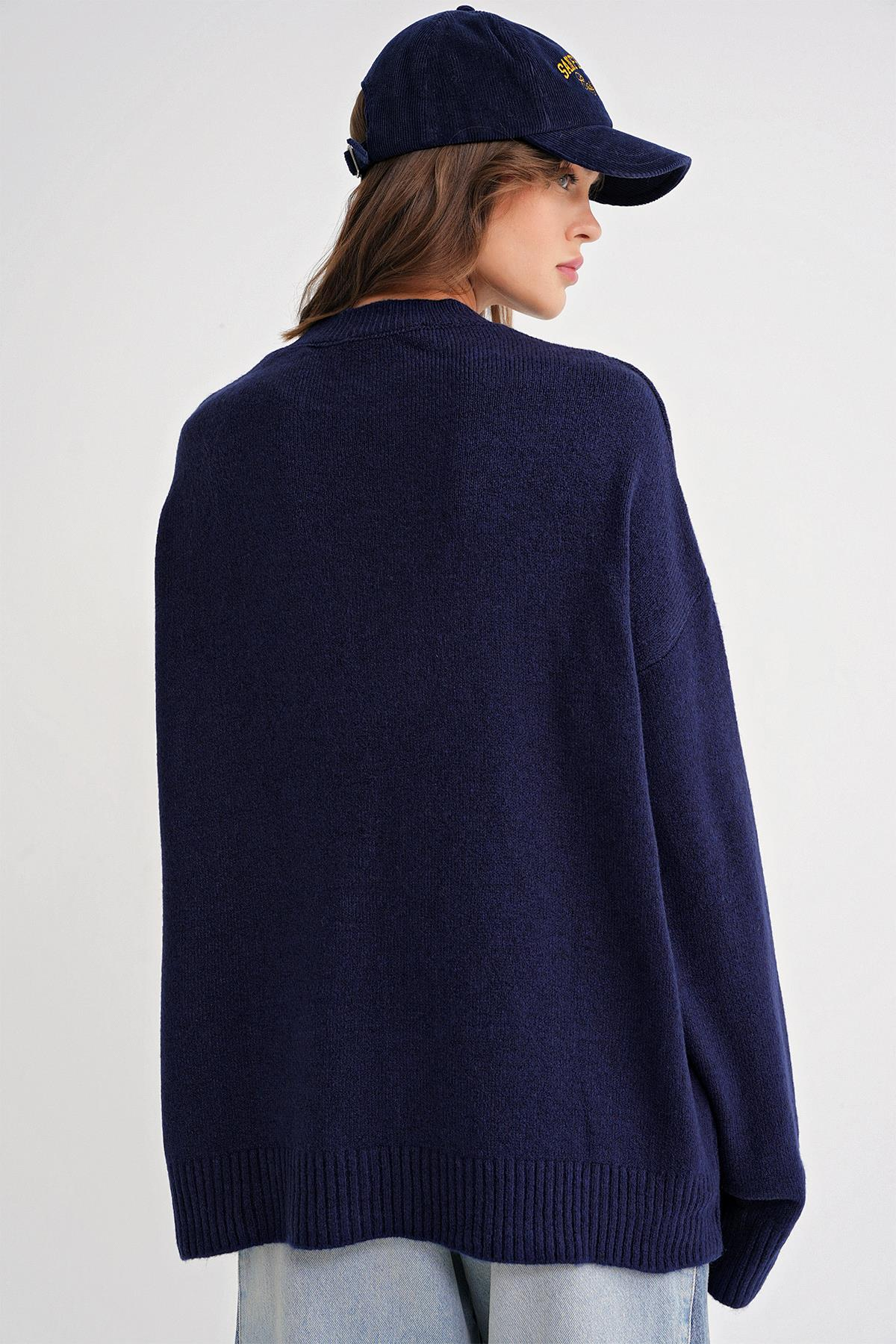 6913 Kadın Salaş Yumuşak Dokulu Triko Kazak Lacivert