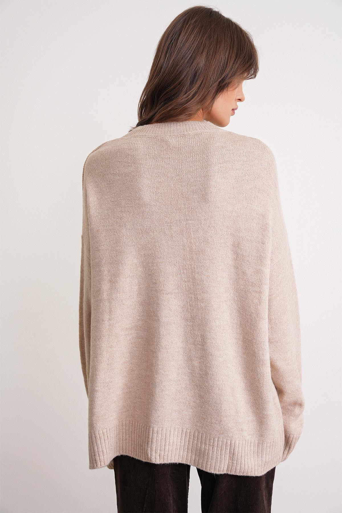 6913 Kadın Salaş Yumuşak Dokulu Triko Kazak Bej