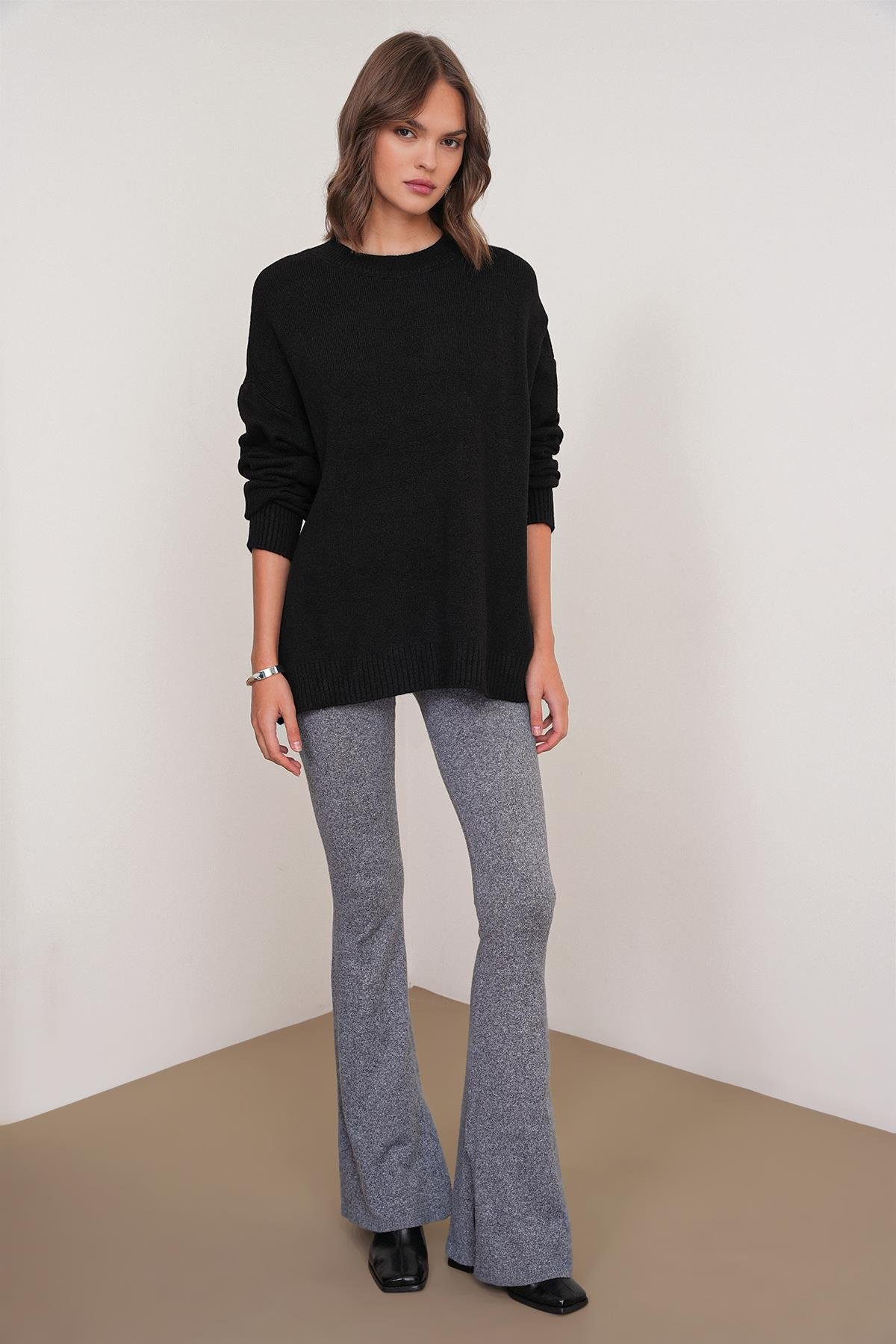 6913 Kadın Salaş Yumuşak Dokulu Triko Kazak Siyah