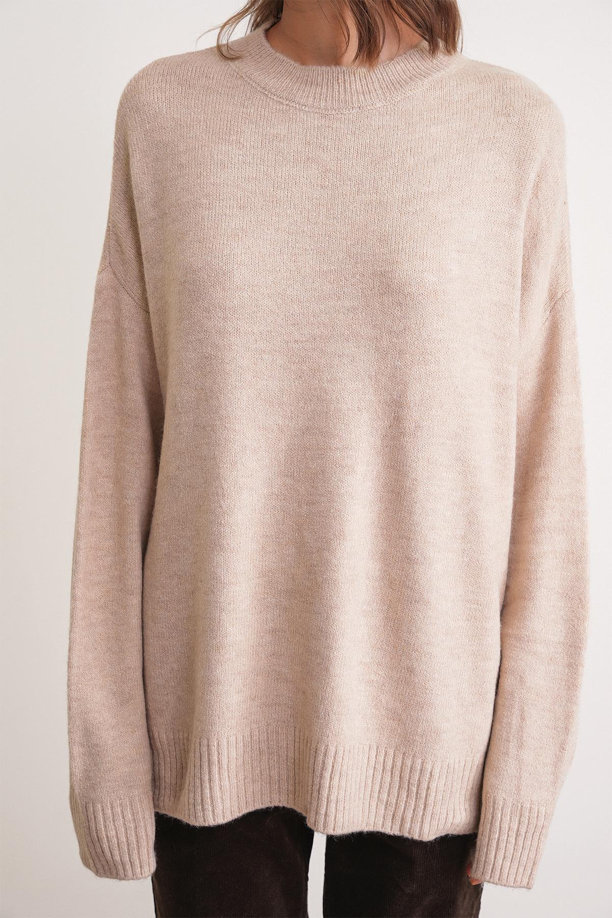 6913 Kadın Salaş Yumuşak Dokulu Triko Kazak Bej