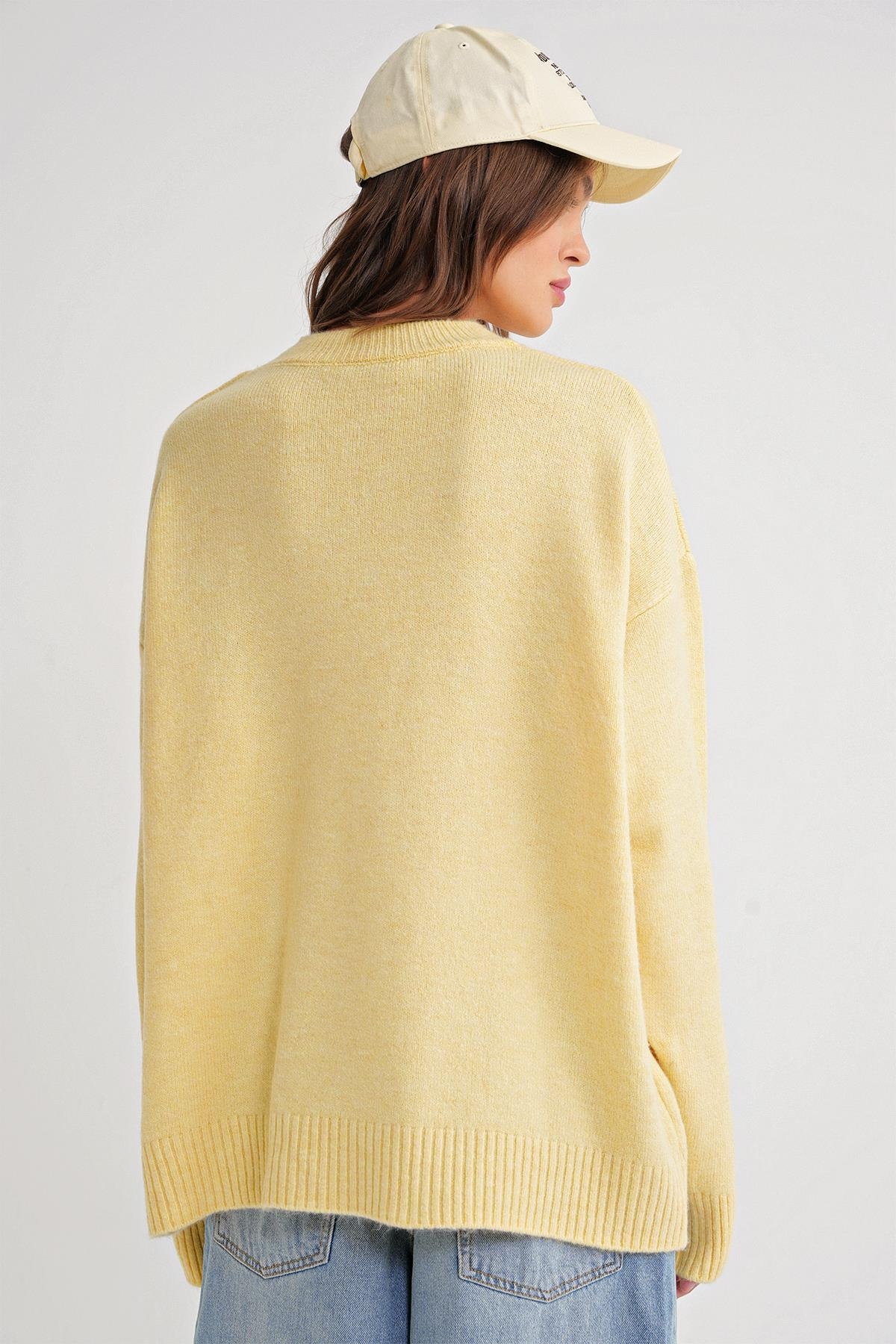 6913 Kadın Salaş Yumuşak Dokulu Triko Kazak Sarı