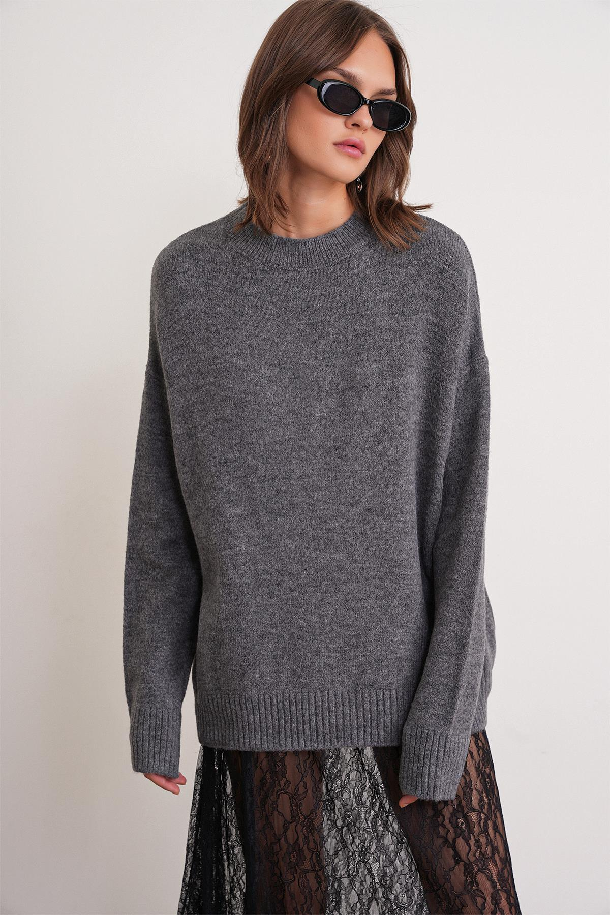 6913 Kadın Salaş Yumuşak Dokulu Triko Kazak Antrasit