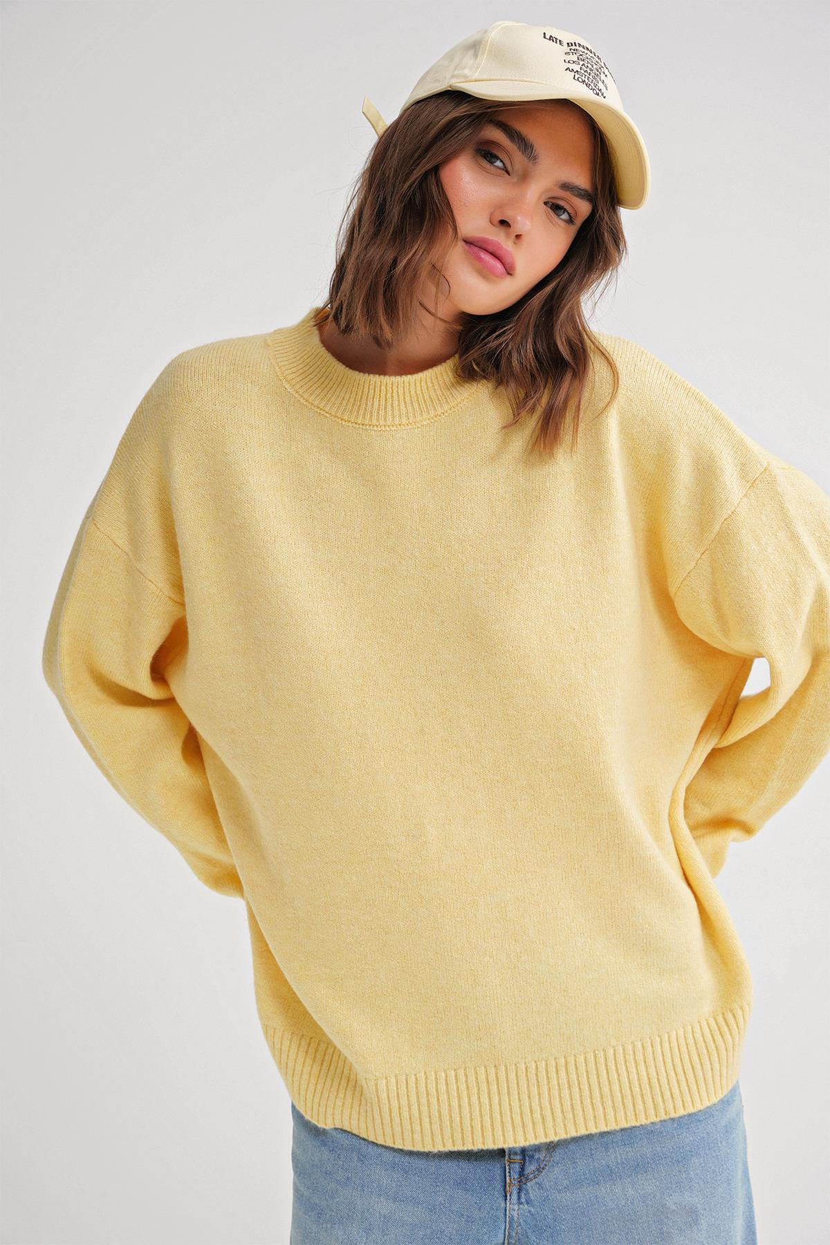 6913 Kadın Salaş Yumuşak Dokulu Triko Kazak Sarı