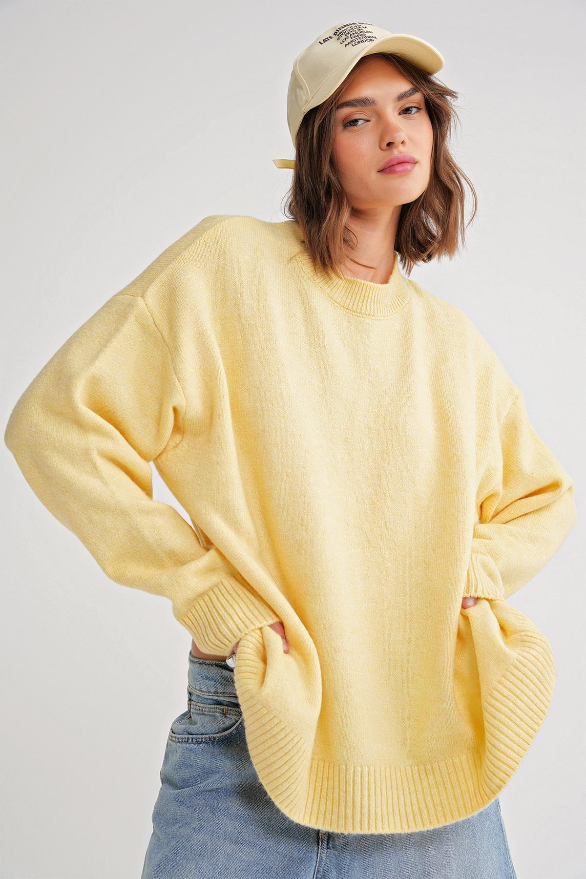 6913 Kadın Salaş Yumuşak Dokulu Triko Kazak Sarı