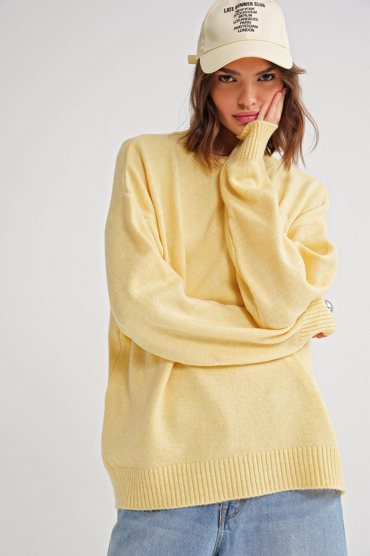 6913 Kadın Salaş Yumuşak Dokulu Triko Kazak Sarı