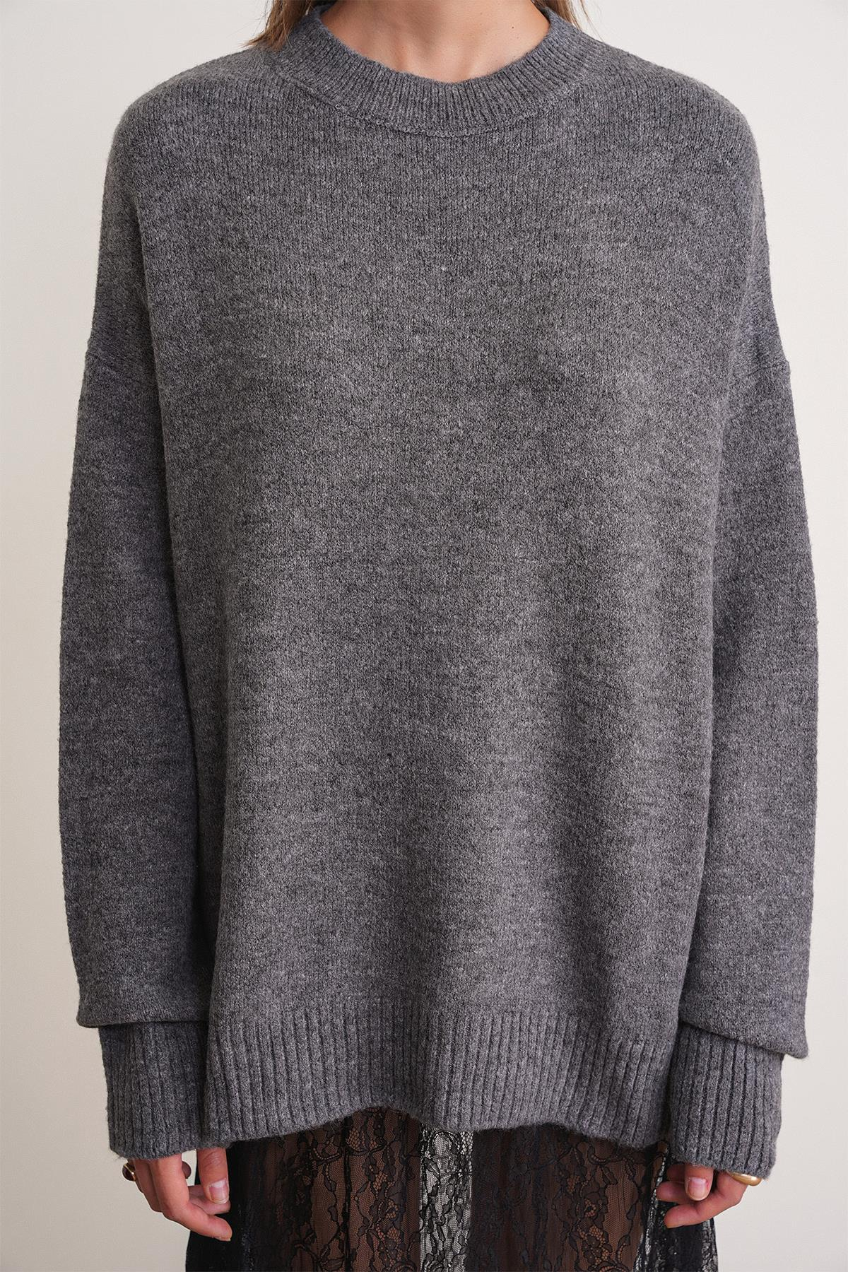 6913 Kadın Salaş Yumuşak Dokulu Triko Kazak Antrasit