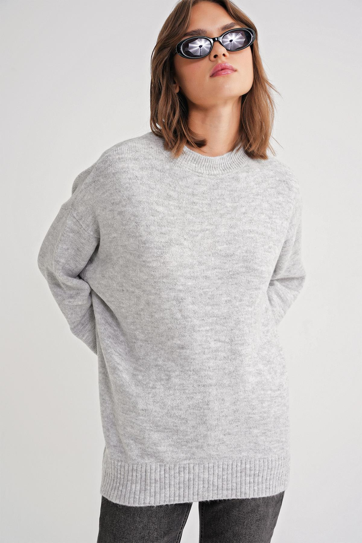 6913 Kadın Salaş Yumuşak Dokulu Triko Kazak Gri