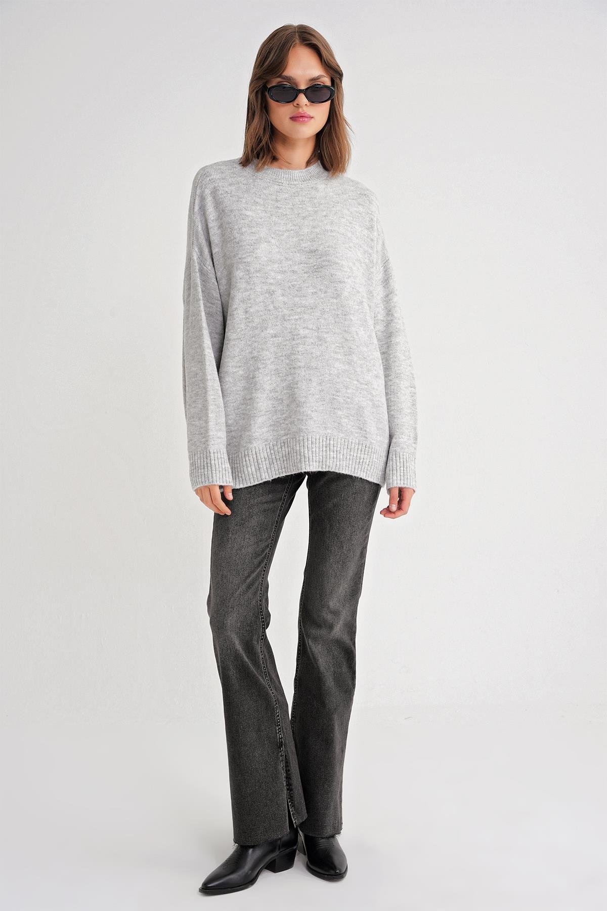 6913 Kadın Salaş Yumuşak Dokulu Triko Kazak Gri