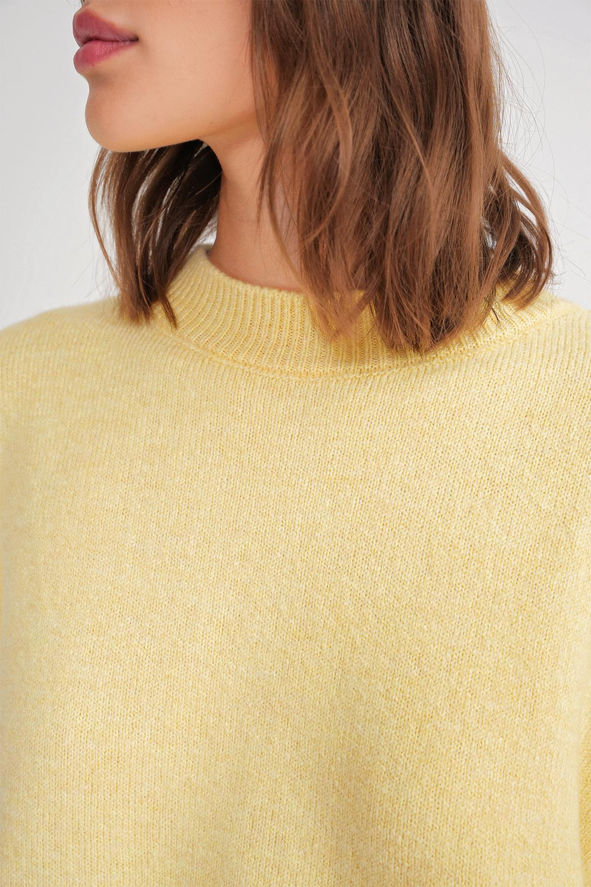 6913 Kadın Salaş Yumuşak Dokulu Triko Kazak Sarı