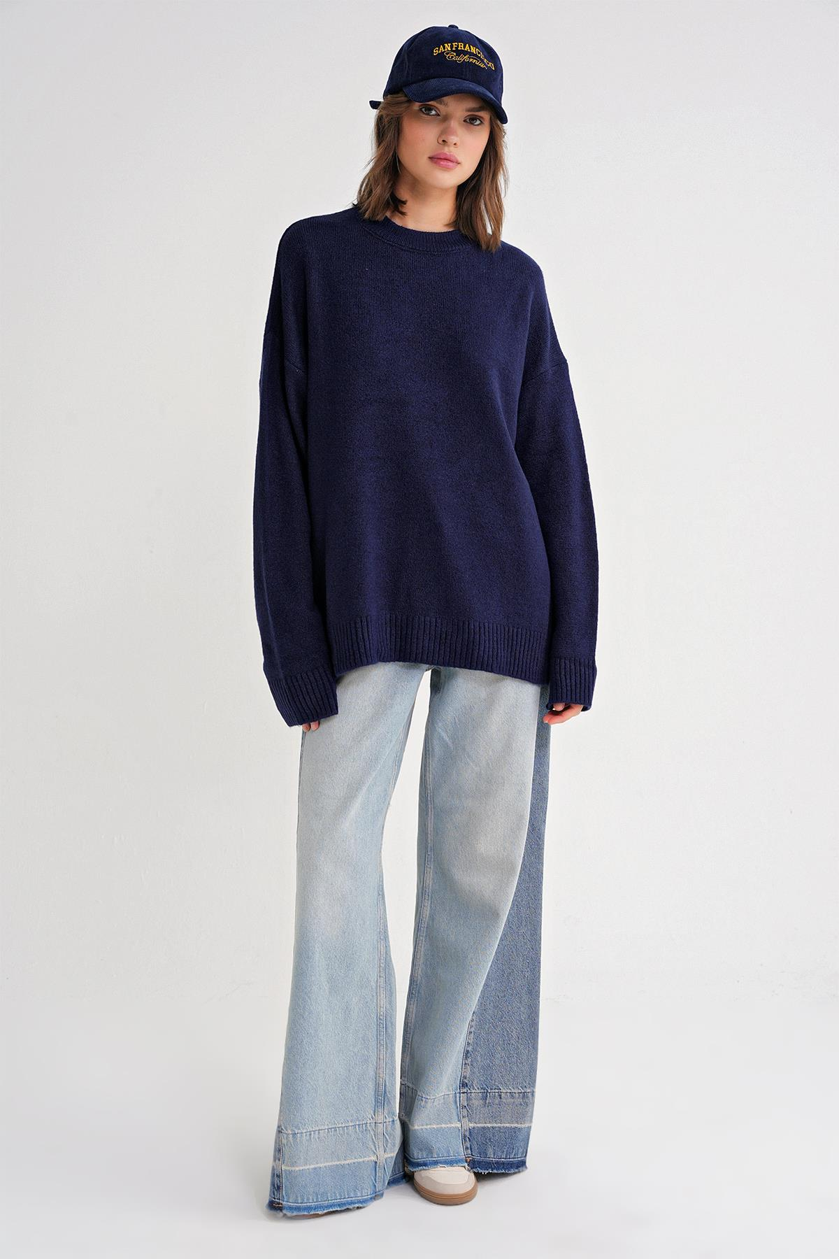 6913 Kadın Salaş Yumuşak Dokulu Triko Kazak Lacivert