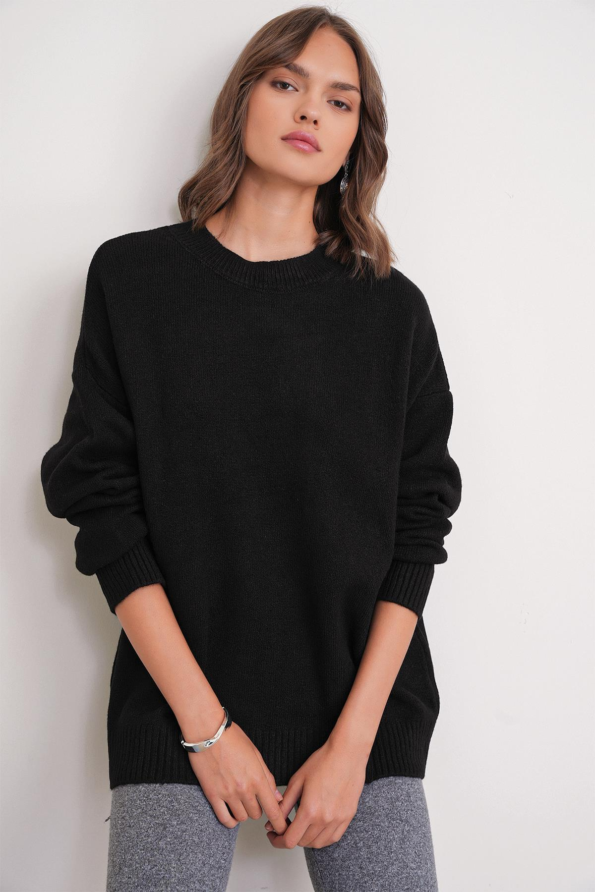 6913 Kadın Salaş Yumuşak Dokulu Triko Kazak Siyah