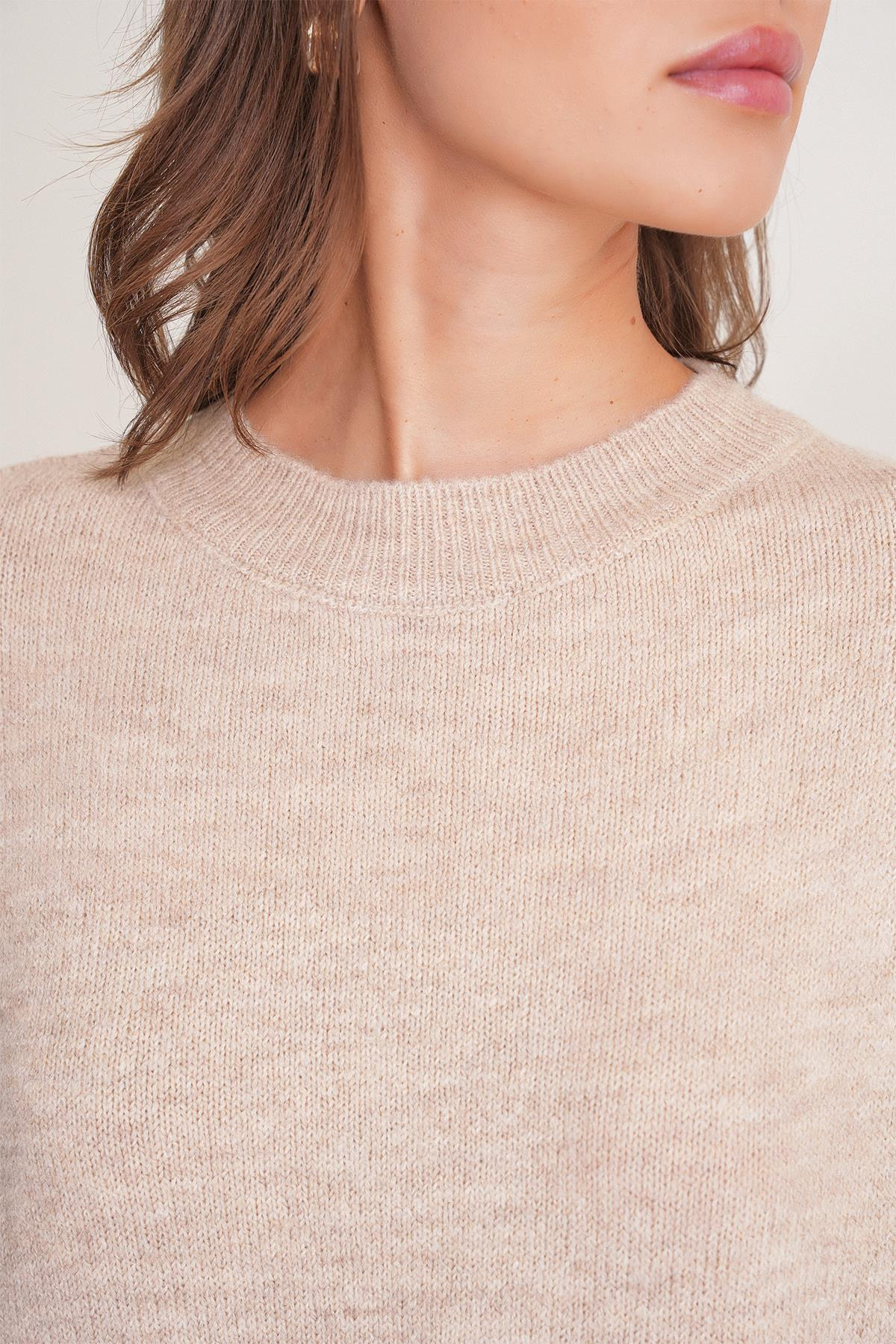 6913 Kadın Salaş Yumuşak Dokulu Triko Kazak Bej