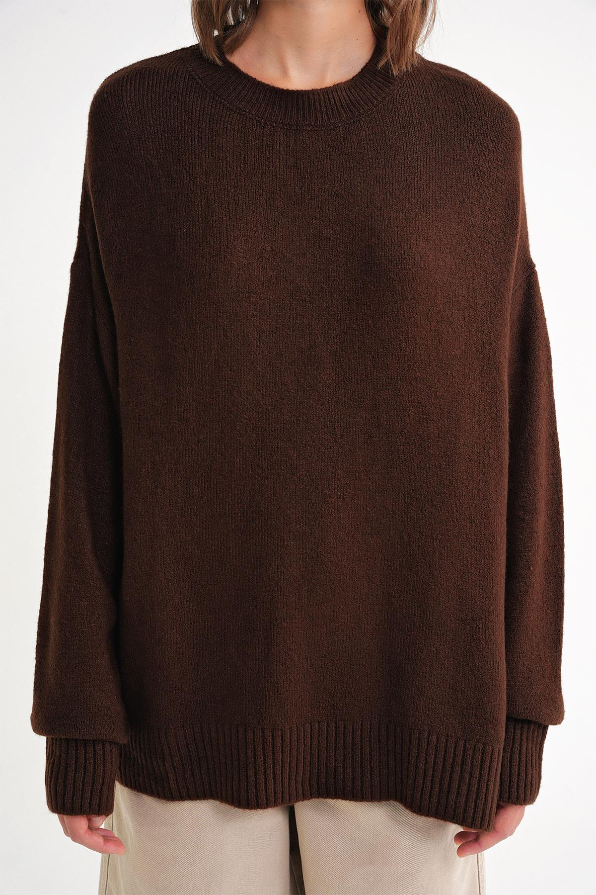 6913 Kadın Salaş Yumuşak Dokulu Triko Kazak Kahve