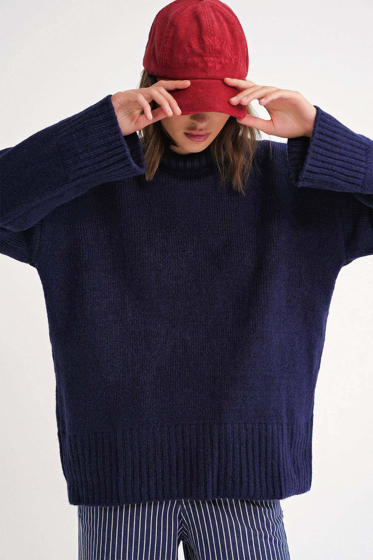 6925 Kadın Geniş Kollu Yumoş Dokulu Triko Kazak Lacivert