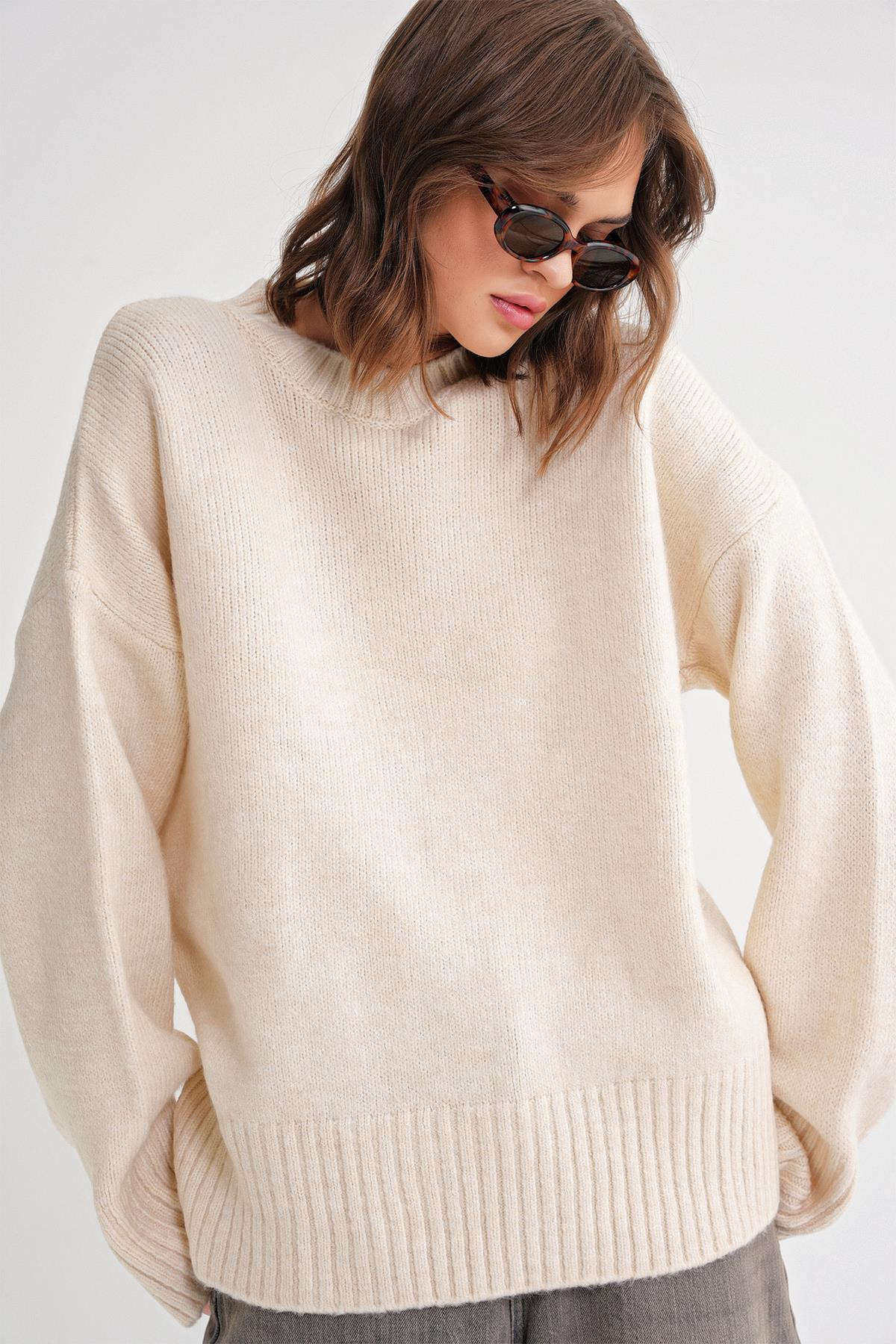 6925 Kadın Geniş Kollu Yumoş Dokulu Triko Kazak Krem