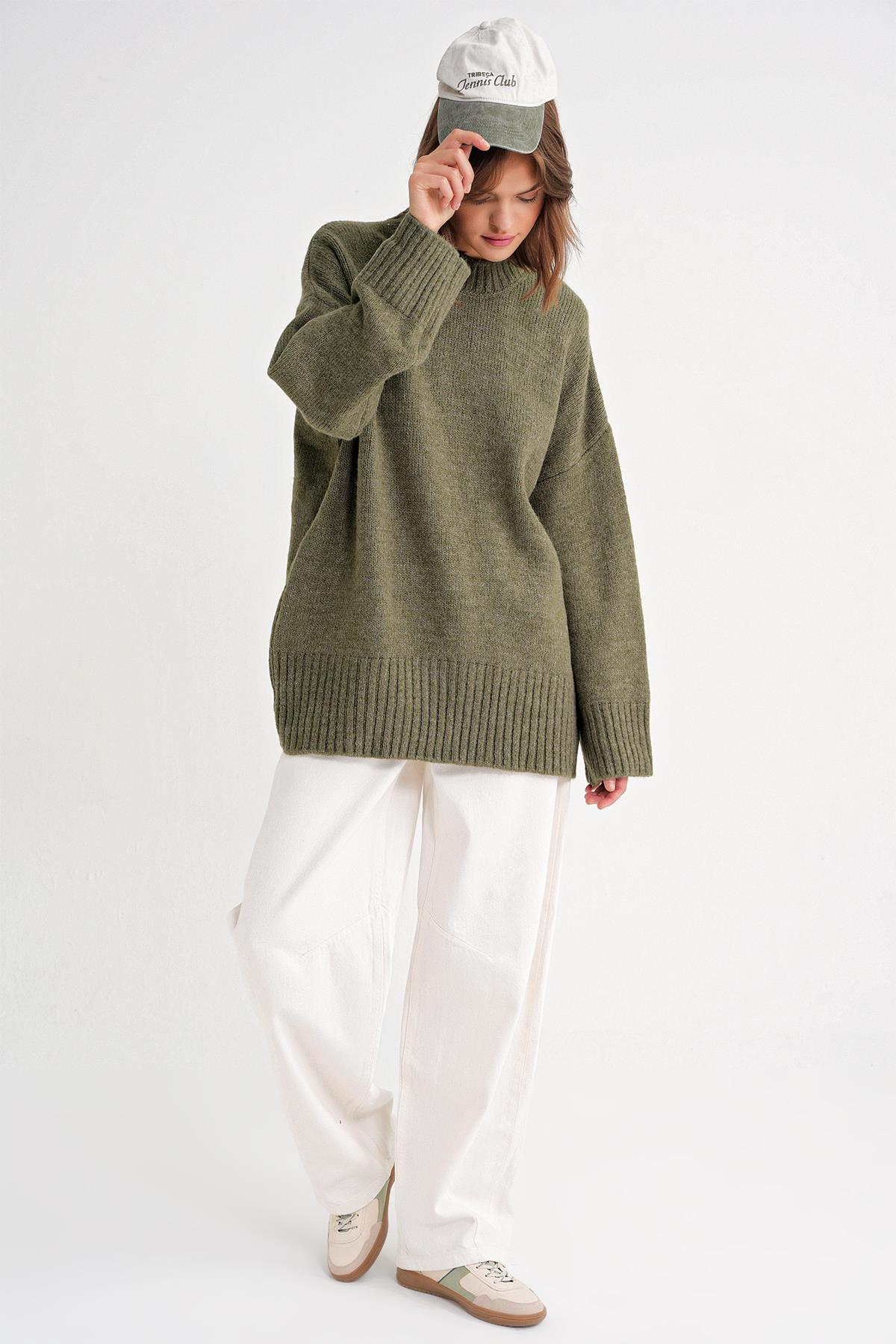 6925 Kadın Geniş Kollu Yumoş Dokulu Triko Kazak Haki