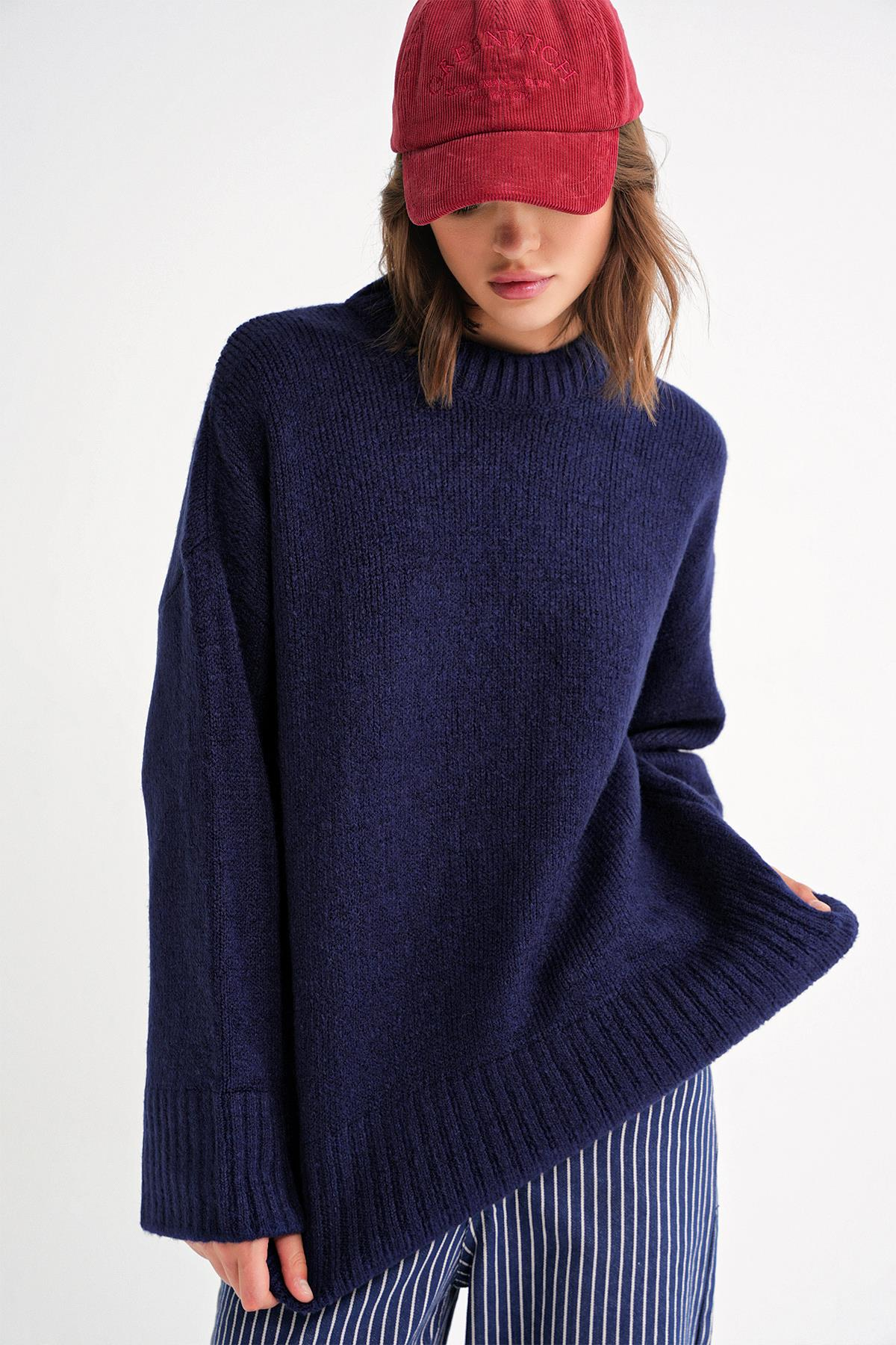 6925 Kadın Geniş Kollu Yumoş Dokulu Triko Kazak Lacivert