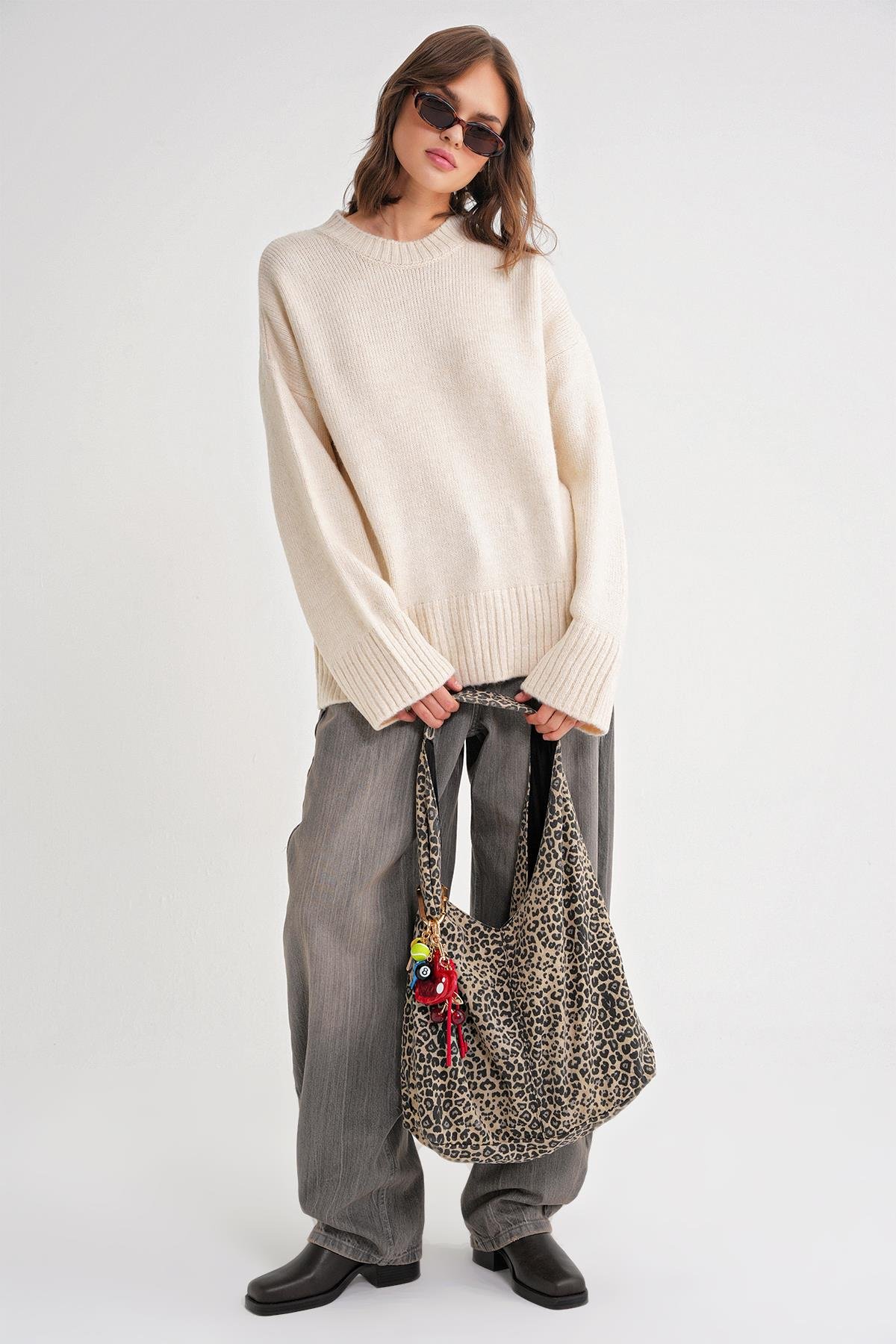 6925 Kadın Geniş Kollu Yumoş Dokulu Triko Kazak Krem