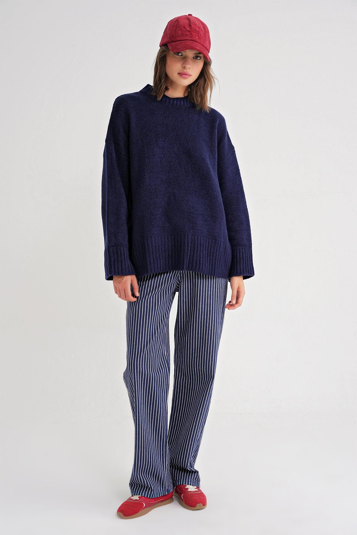 6925 Kadın Geniş Kollu Yumoş Dokulu Triko Kazak Lacivert