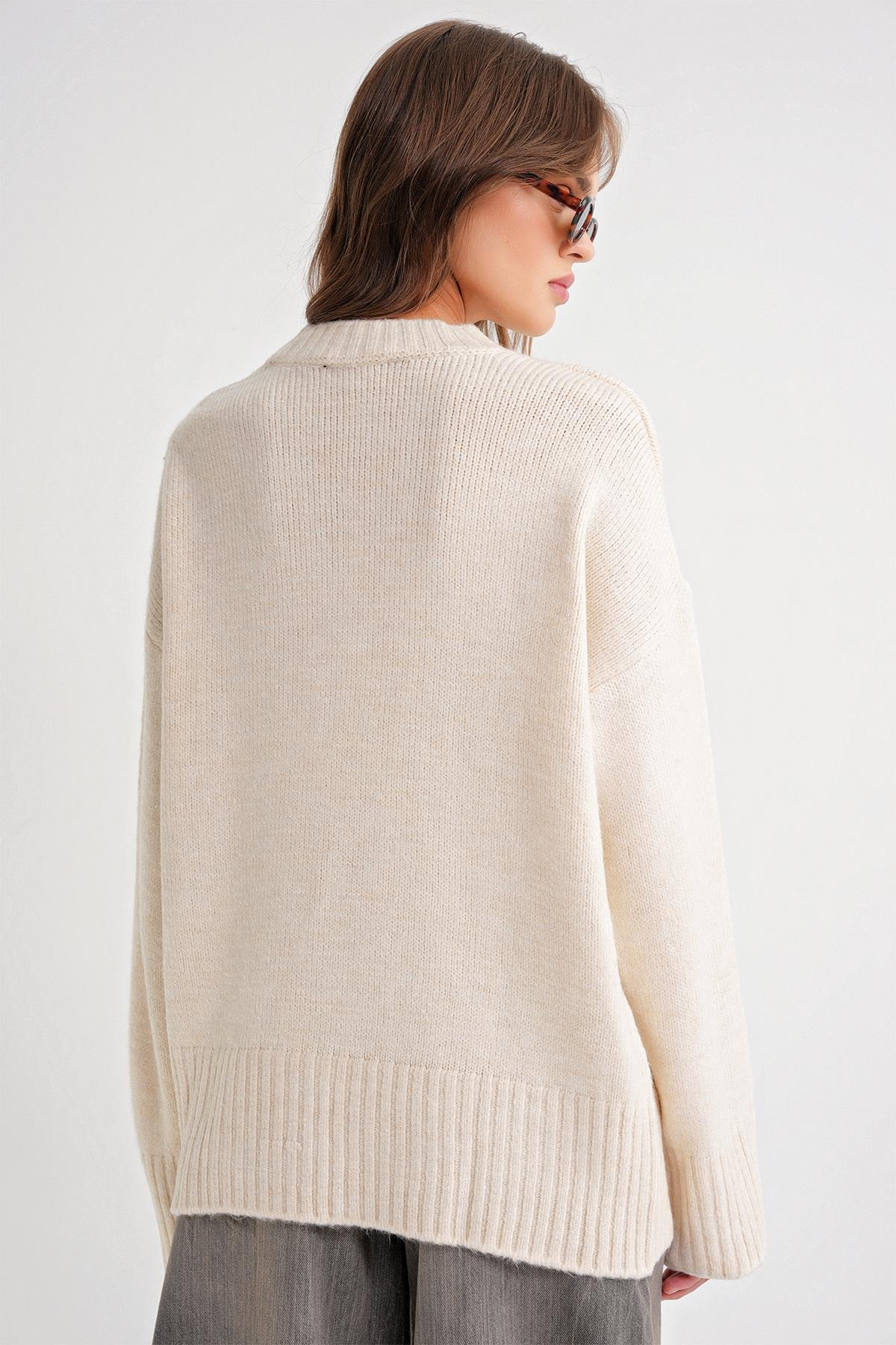 6925 Kadın Geniş Kollu Yumoş Dokulu Triko Kazak Krem