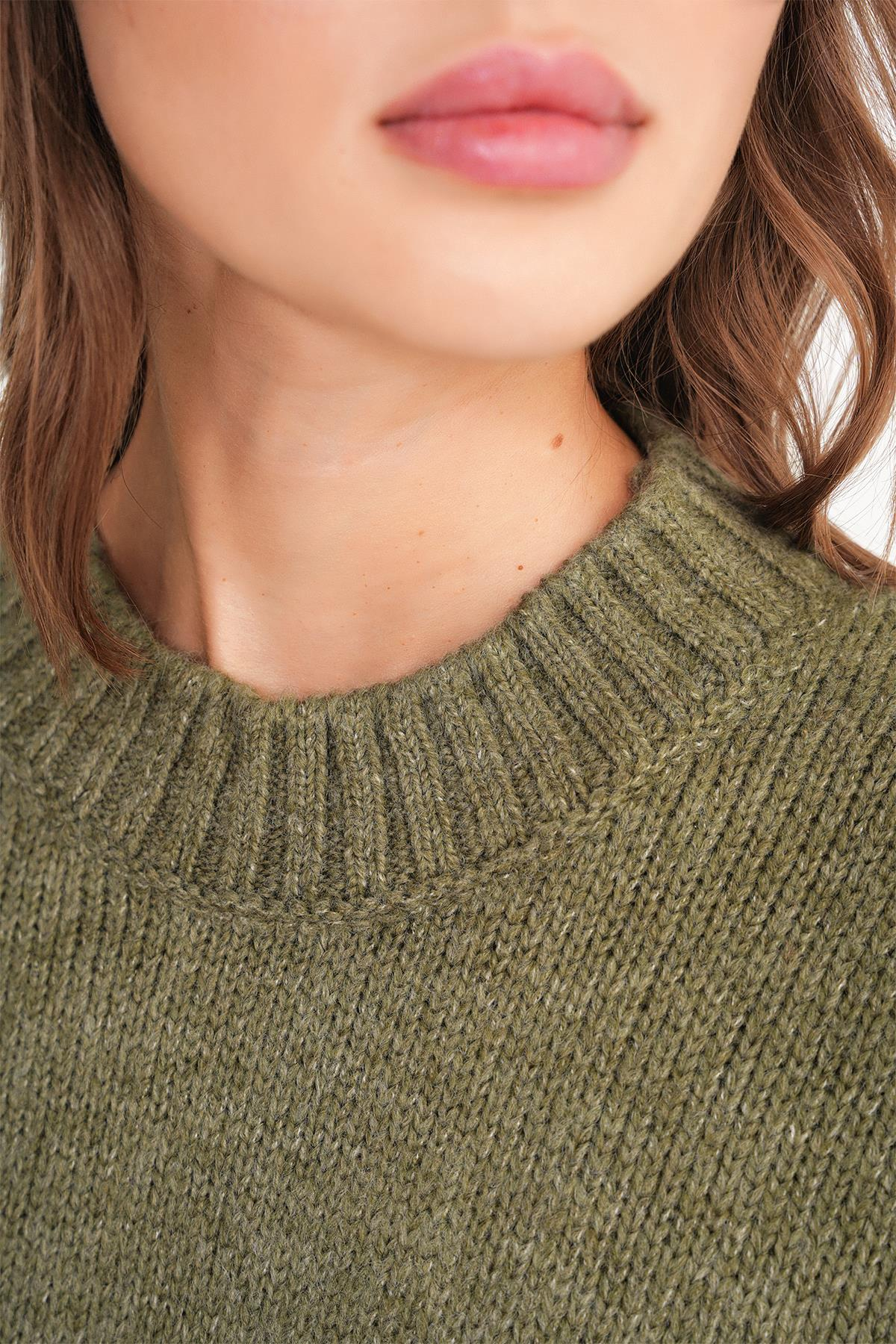 6925 Kadın Geniş Kollu Yumoş Dokulu Triko Kazak Haki