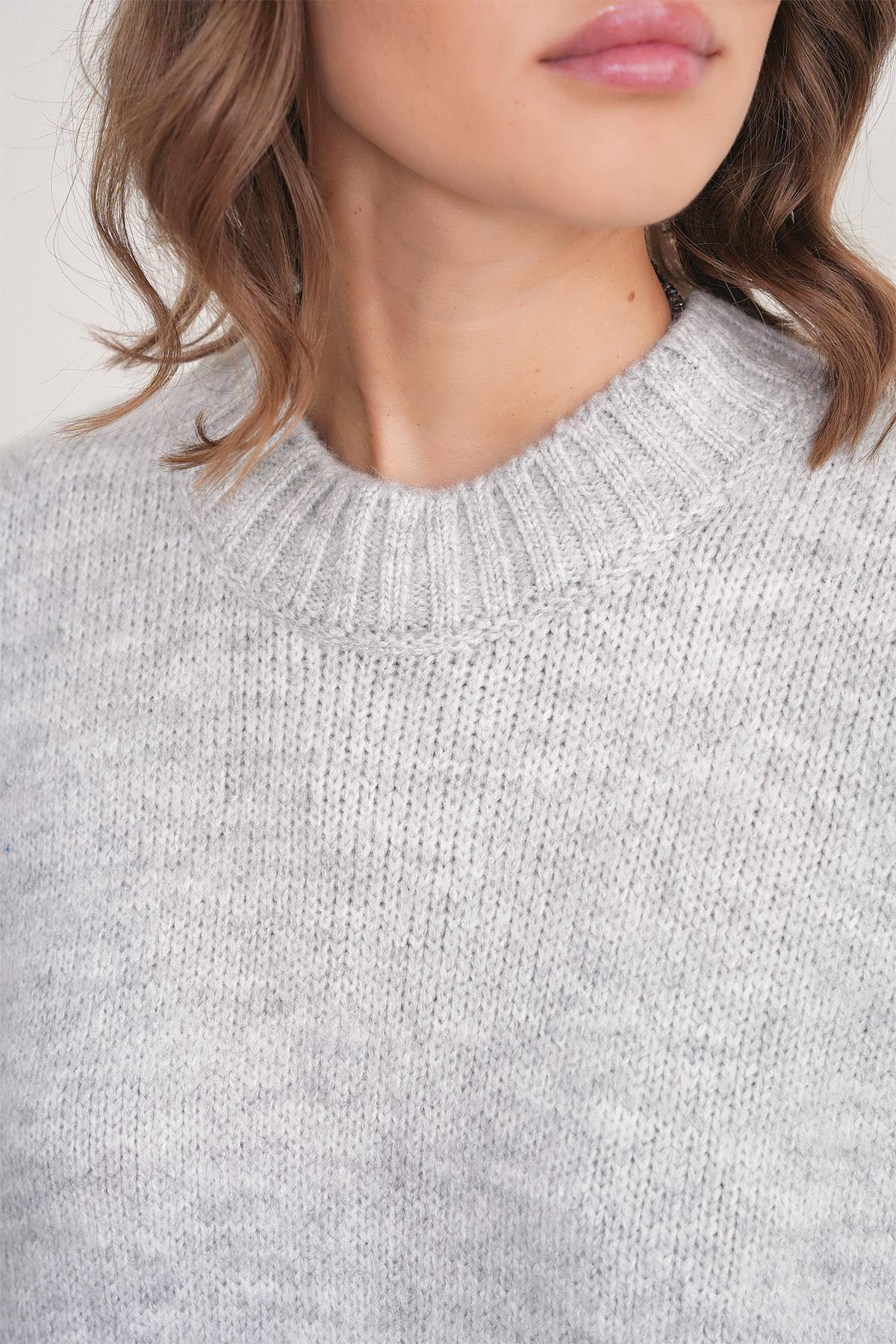 6925 Kadın Geniş Kollu Yumuşak Dokulu Triko Kazak Gri