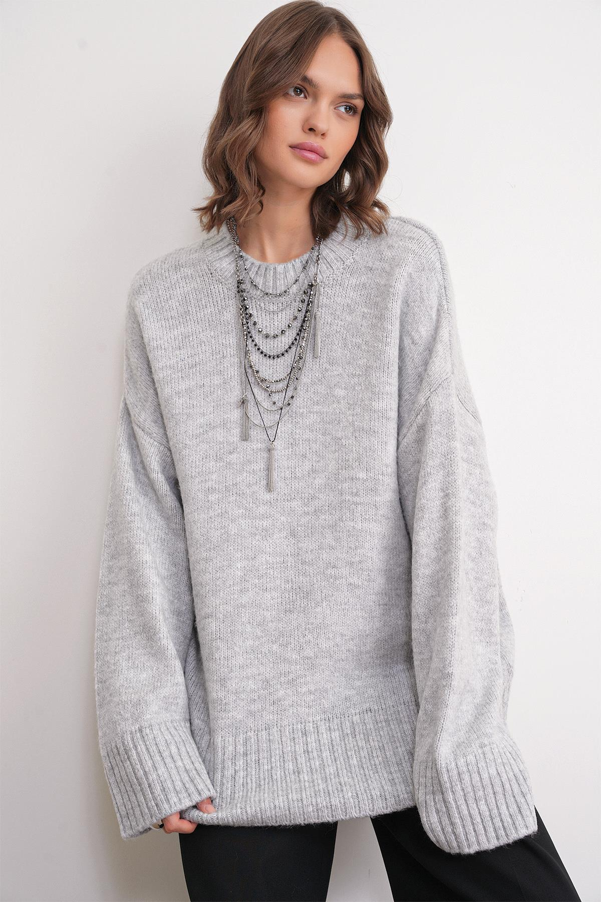 6925 Kadın Geniş Kollu Yumuşak Dokulu Triko Kazak Gri