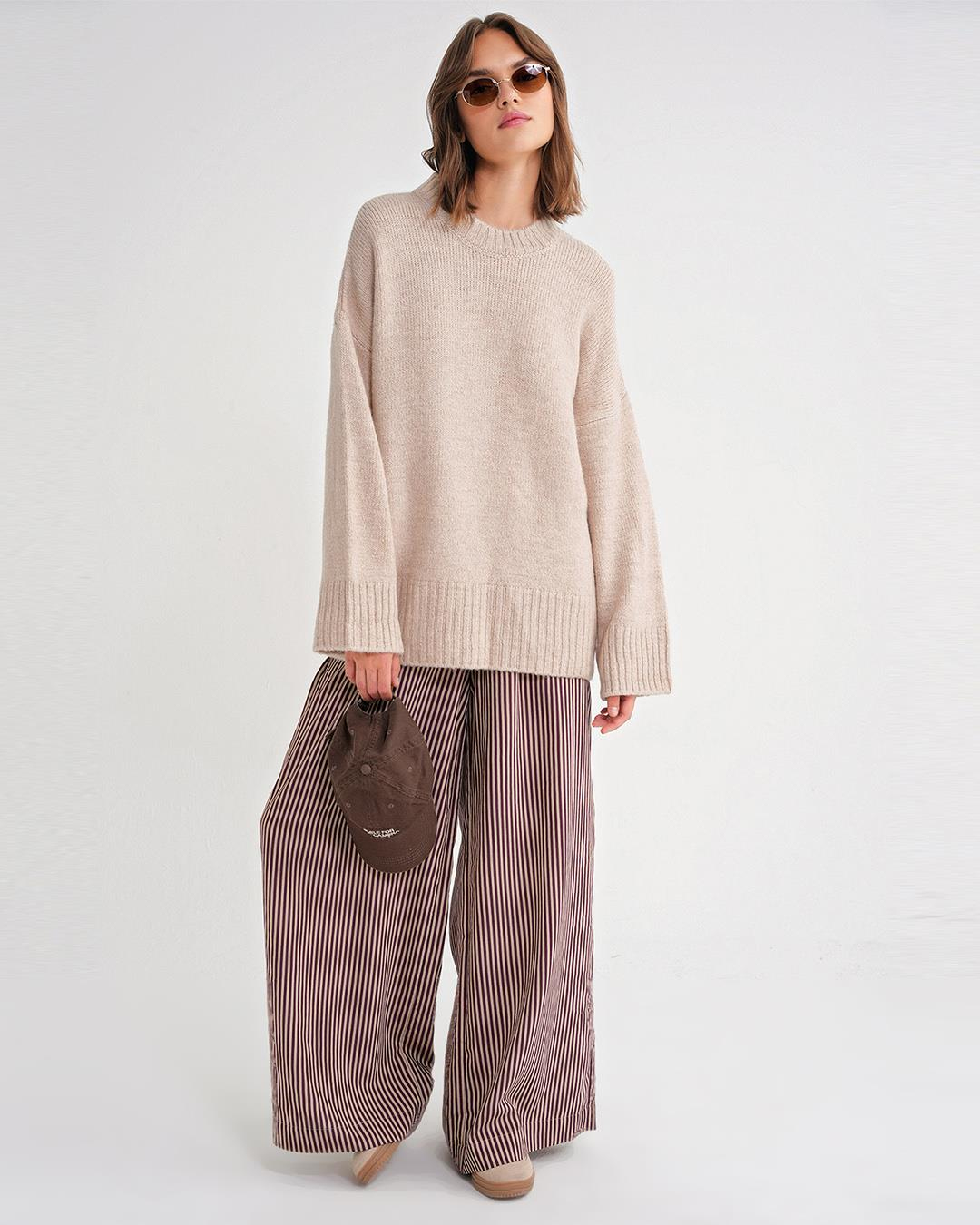 6925 Kadın Geniş Kollu Yumuşak Dokulu Triko Kazak Bej