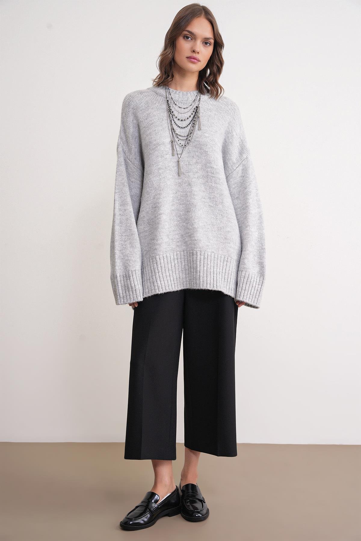 6925 Kadın Geniş Kollu Yumuşak Dokulu Triko Kazak Gri