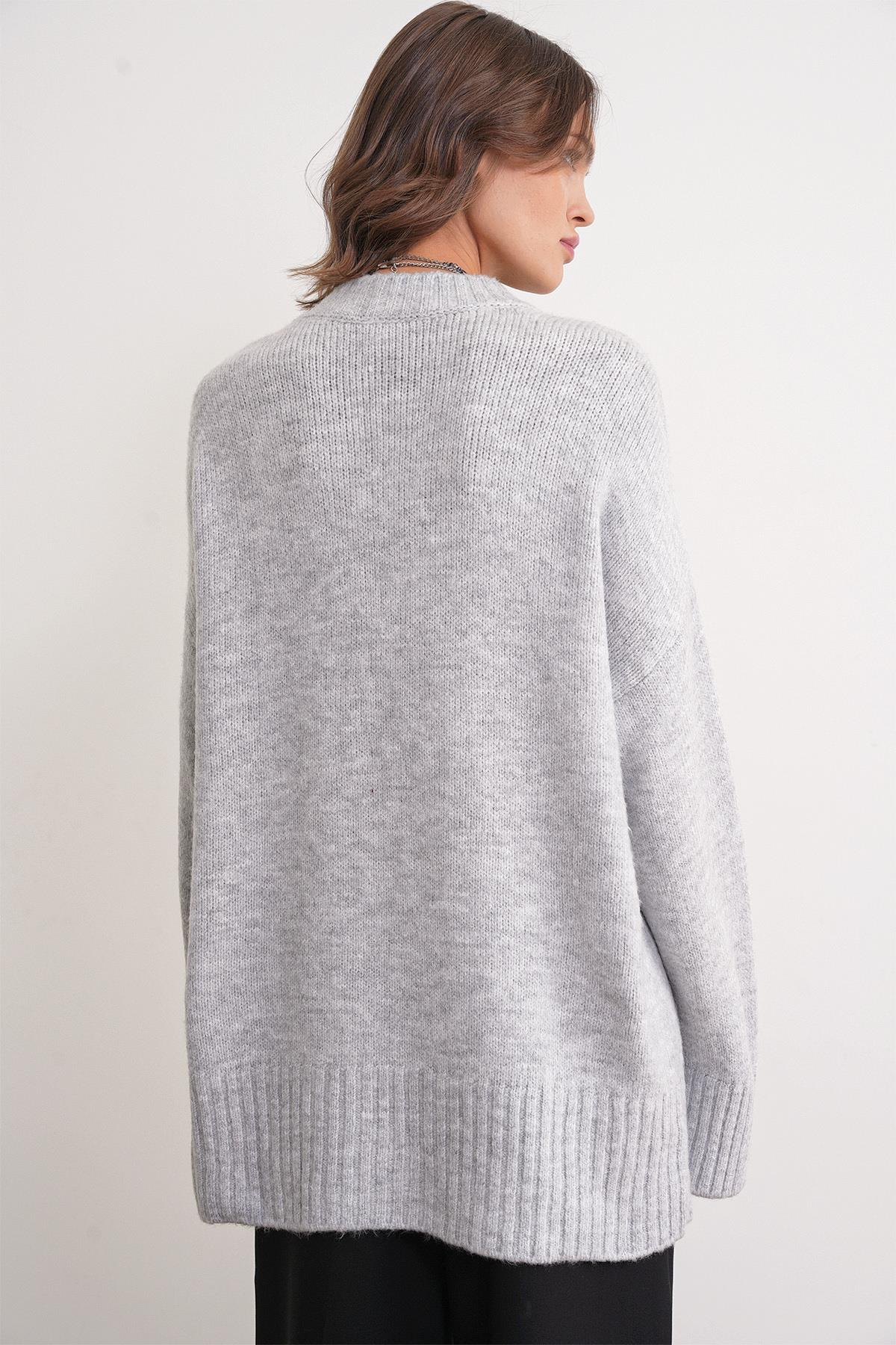 6925 Kadın Geniş Kollu Yumuşak Dokulu Triko Kazak Gri