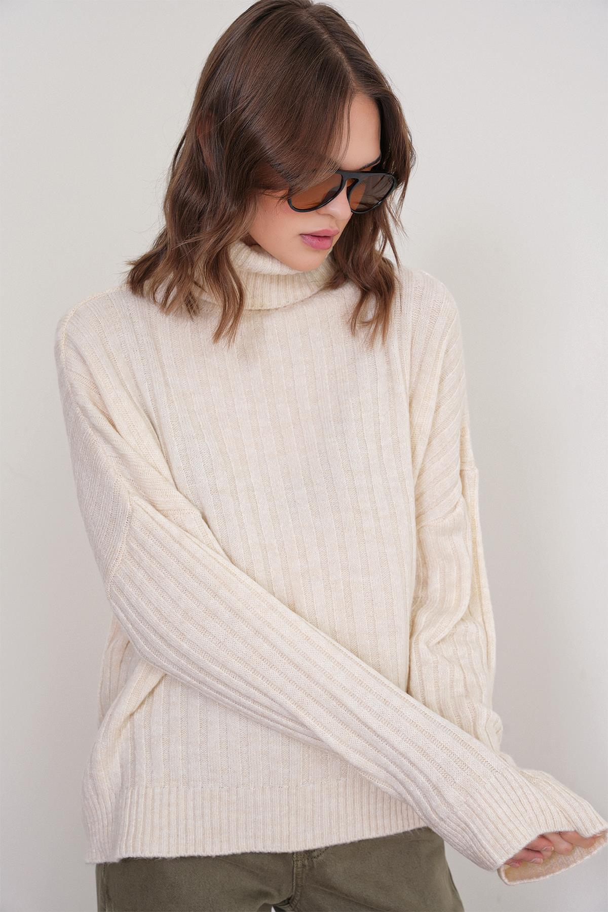 6928 Kadın Fitilli Balıkçı Yaka Triko Kazak Naturel