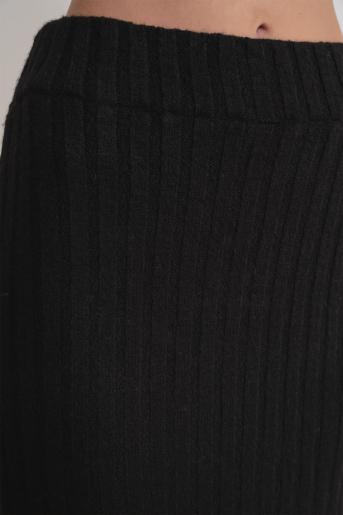 6929 Kadın Fitilli Triko Etek Siyah