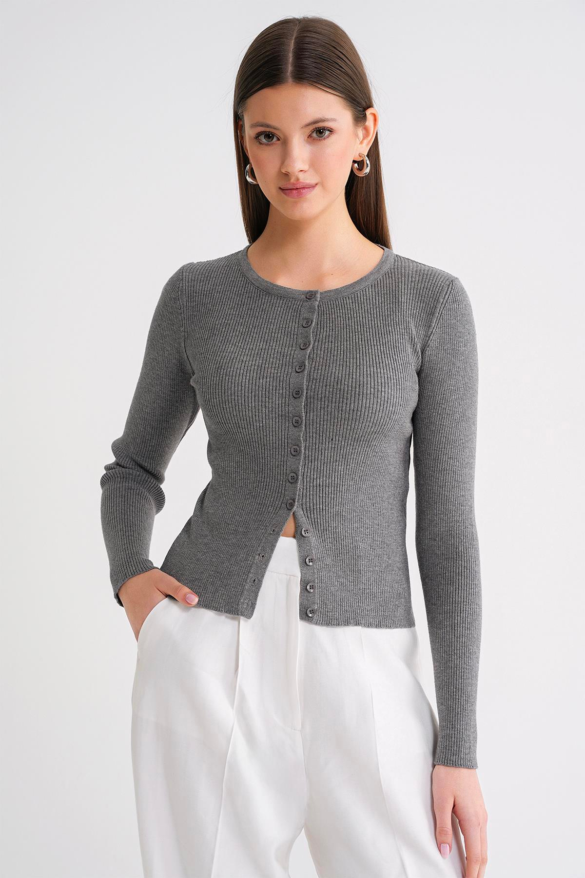 6931-kadin-dugmeli-fitilli-triko-hirka-9ac75d.jpg
