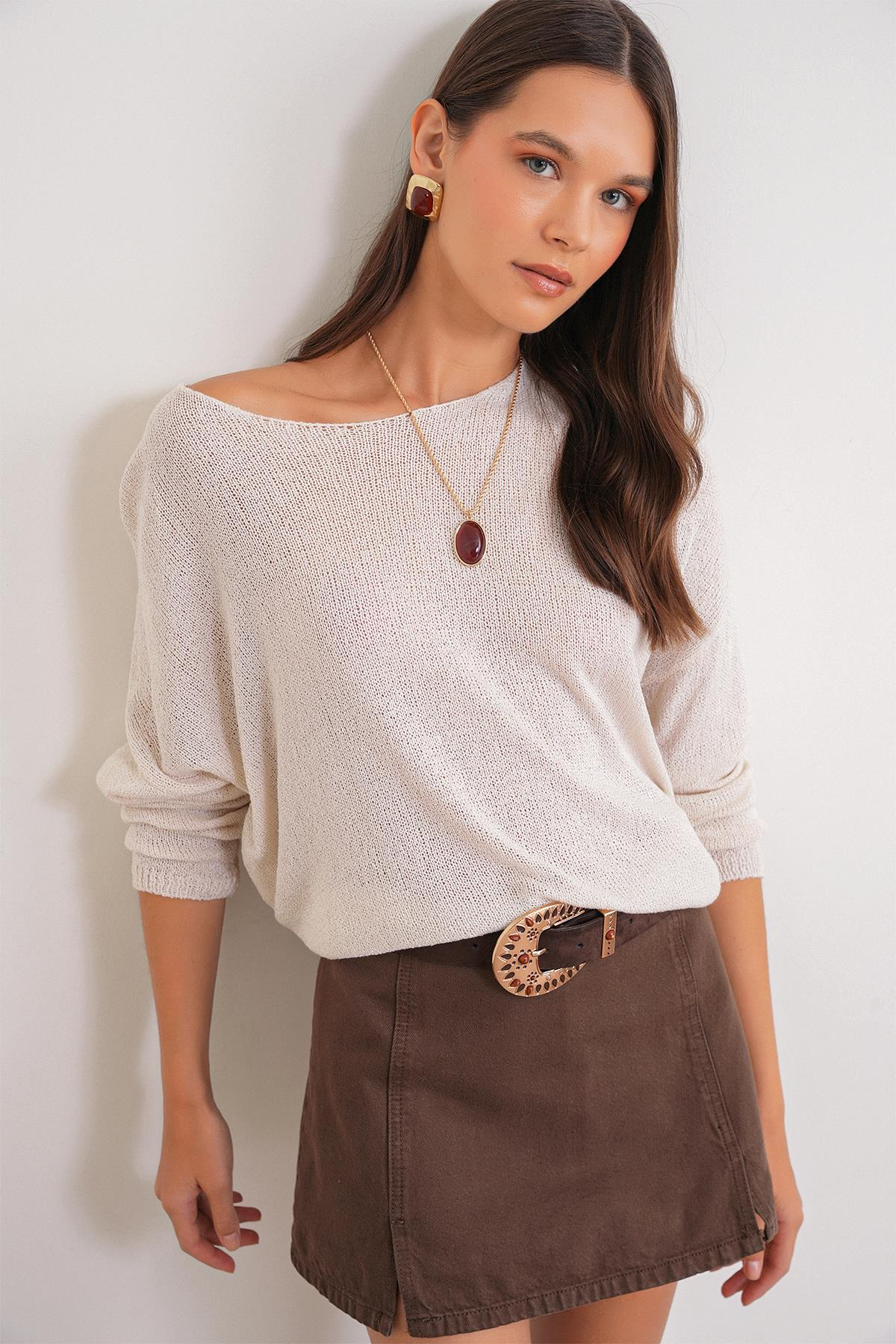 6933 Kadın Kayık Yaka İnce Mevsimlik Triko Kazak Kum Beji