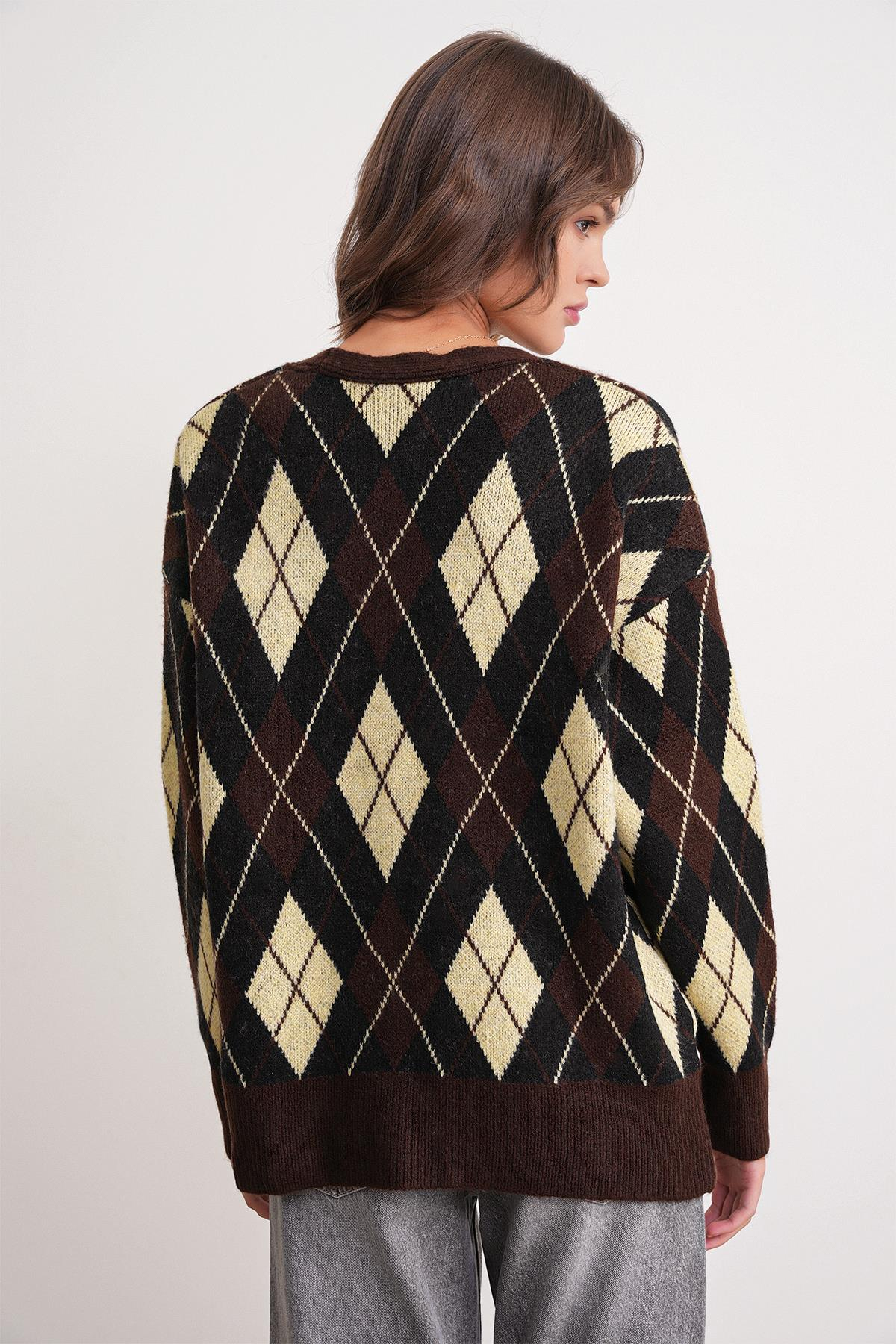 6937 Kadın Baklava Desenli Oversize Triko Hırka Kahve