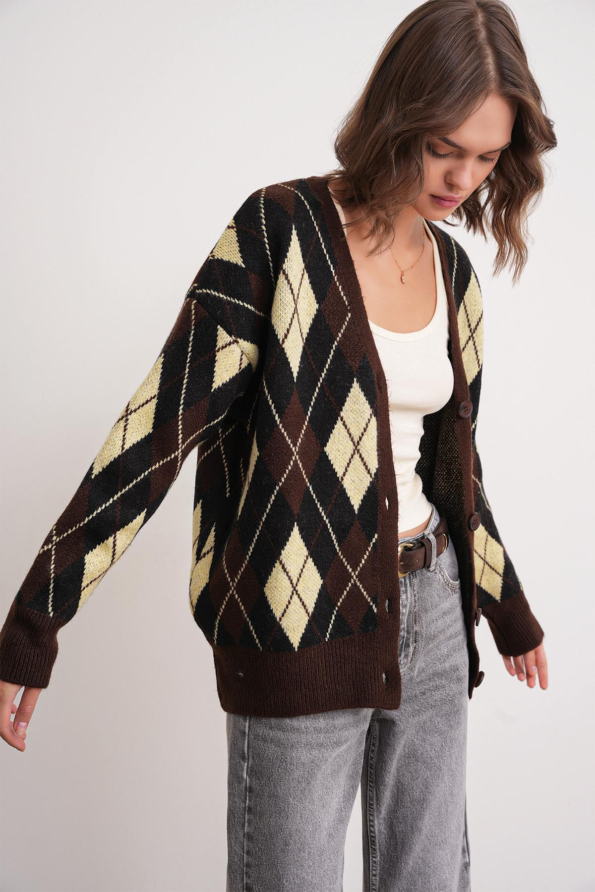 6937 Kadın Baklava Desenli Oversize Triko Hırka Kahve