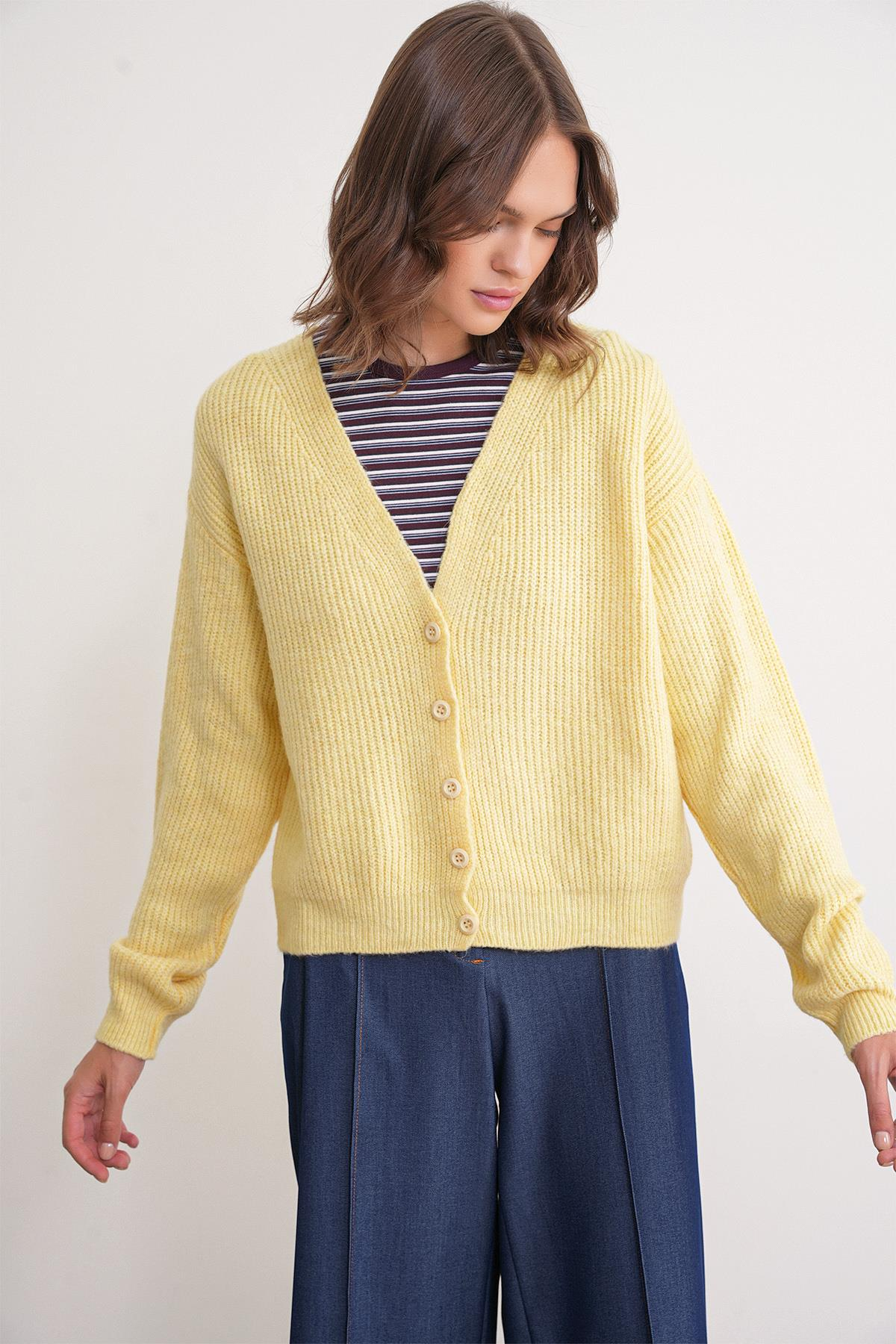 6943 Kadın V Yaka Selanik Hırka Sarı