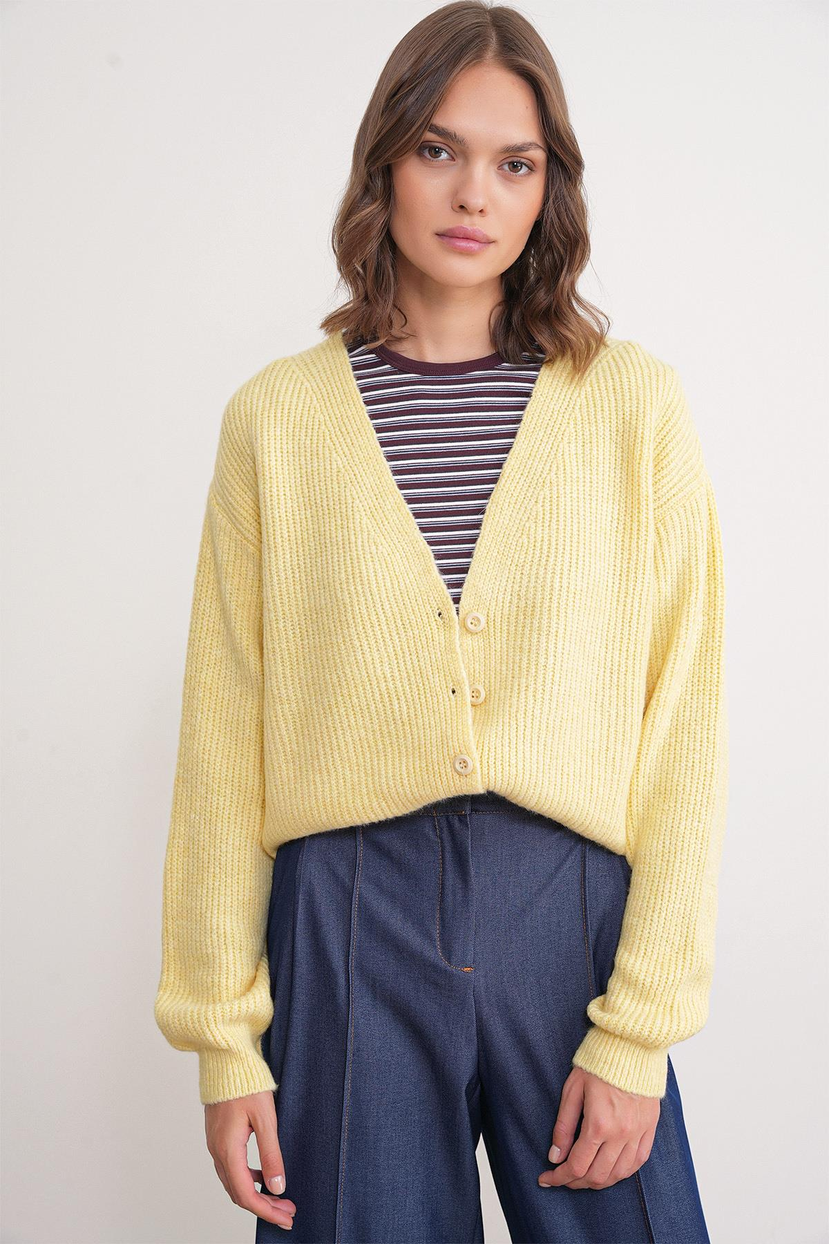 6943 Kadın V Yaka Selanik Hırka Sarı