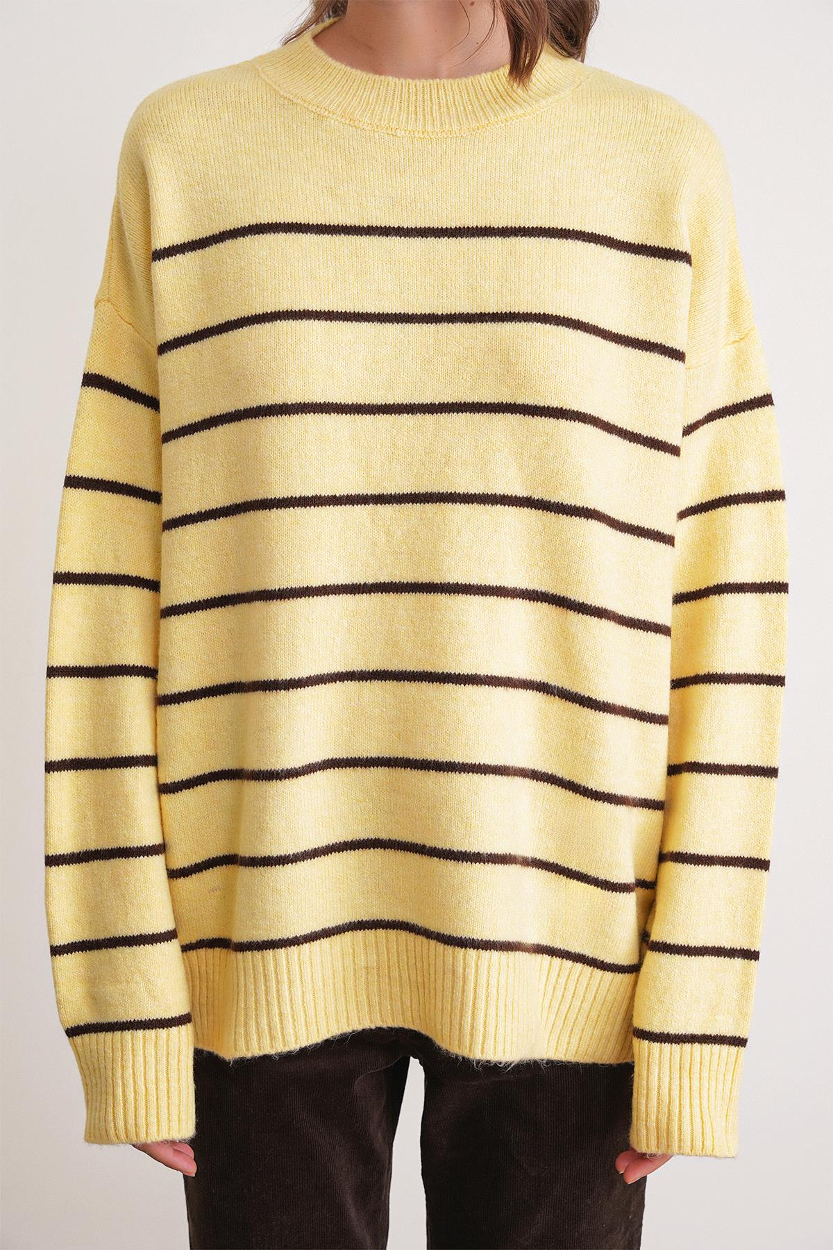 6944 Kadın Salaş Yumuşak Dokulu Çizgili Triko Kazak Sarı