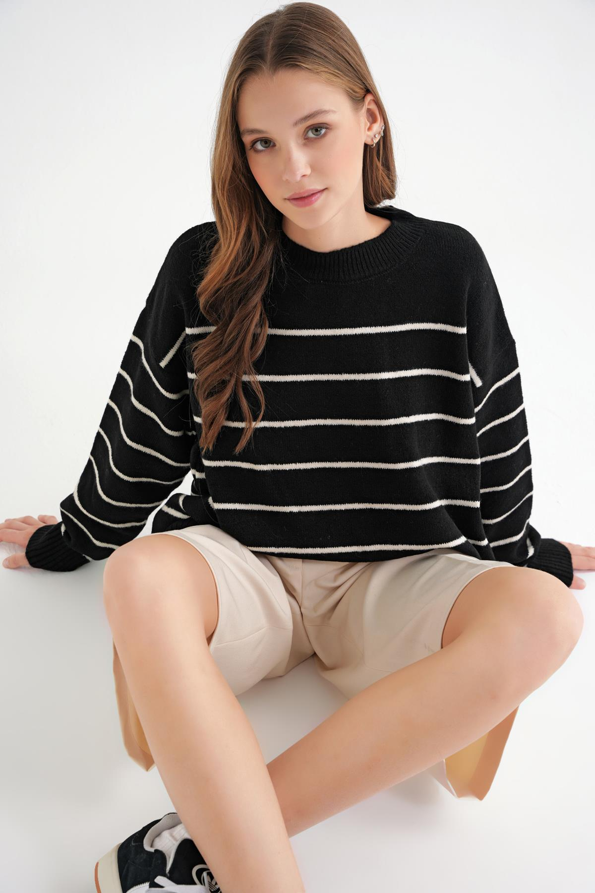 6944 Kadın Salaş Yumuşak Dokulu Çizgili Triko Kazak Siyah