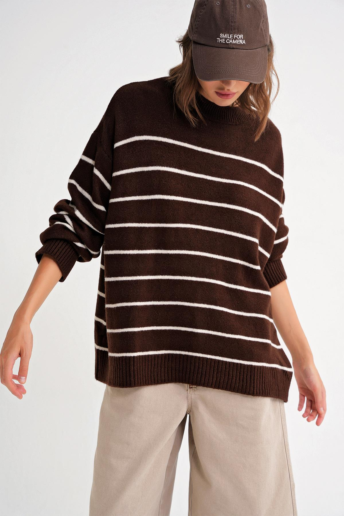 6944 Kadın Salaş Yumuşak Dokulu Çizgili Triko Kazak Kahve
