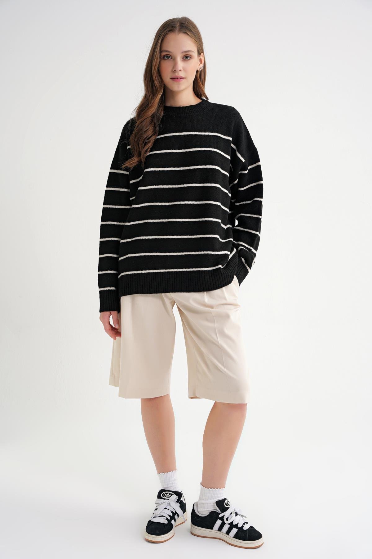 6944 Kadın Salaş Yumuşak Dokulu Çizgili Triko Kazak Siyah