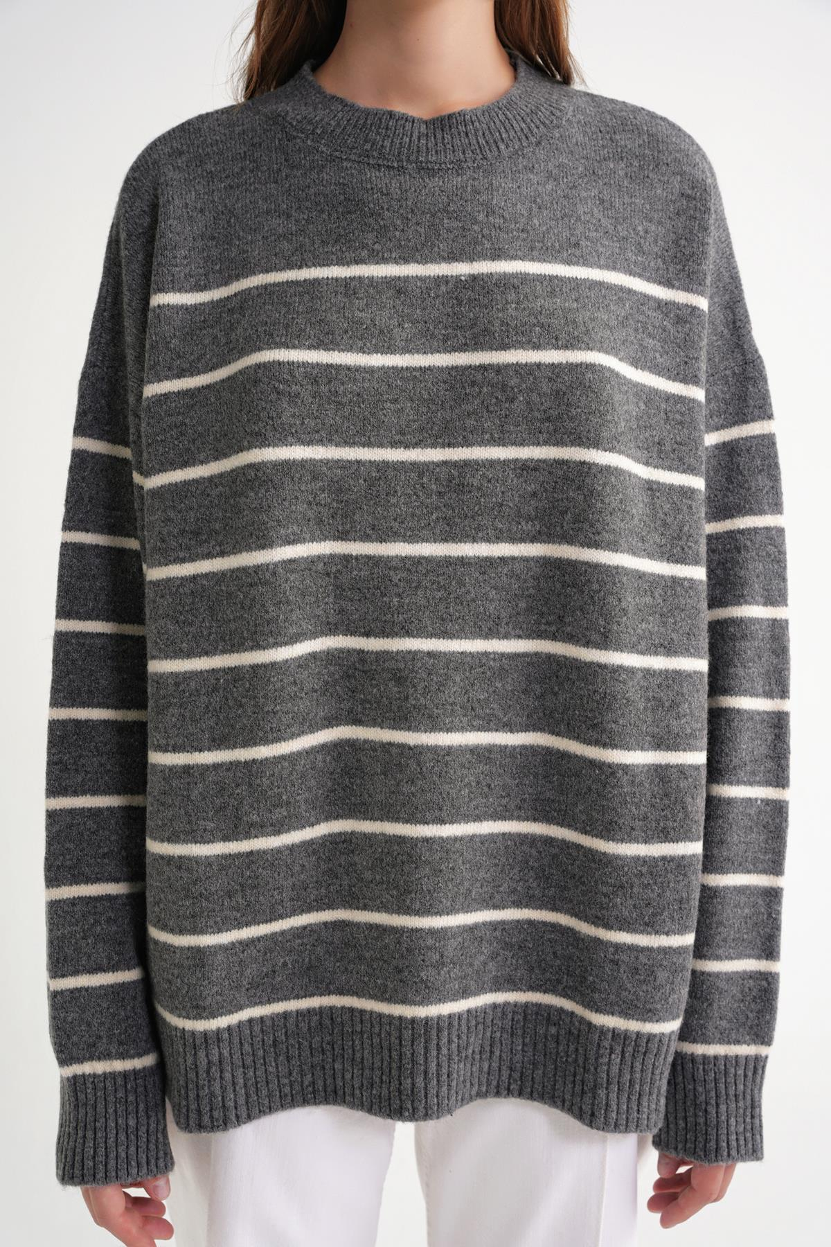 6944 Kadın Salaş Yumuşak Dokulu Çizgili Triko Kazak Antrasit