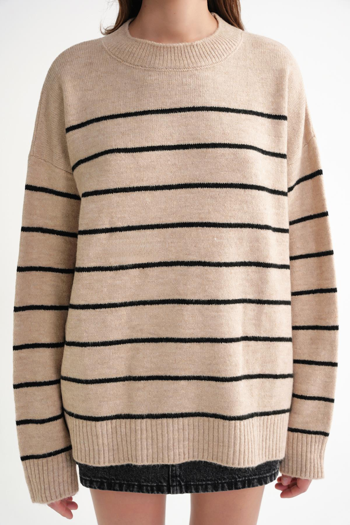 6944 Kadın Salaş Yumuşak Dokulu Çizgili Triko Kazak Bej