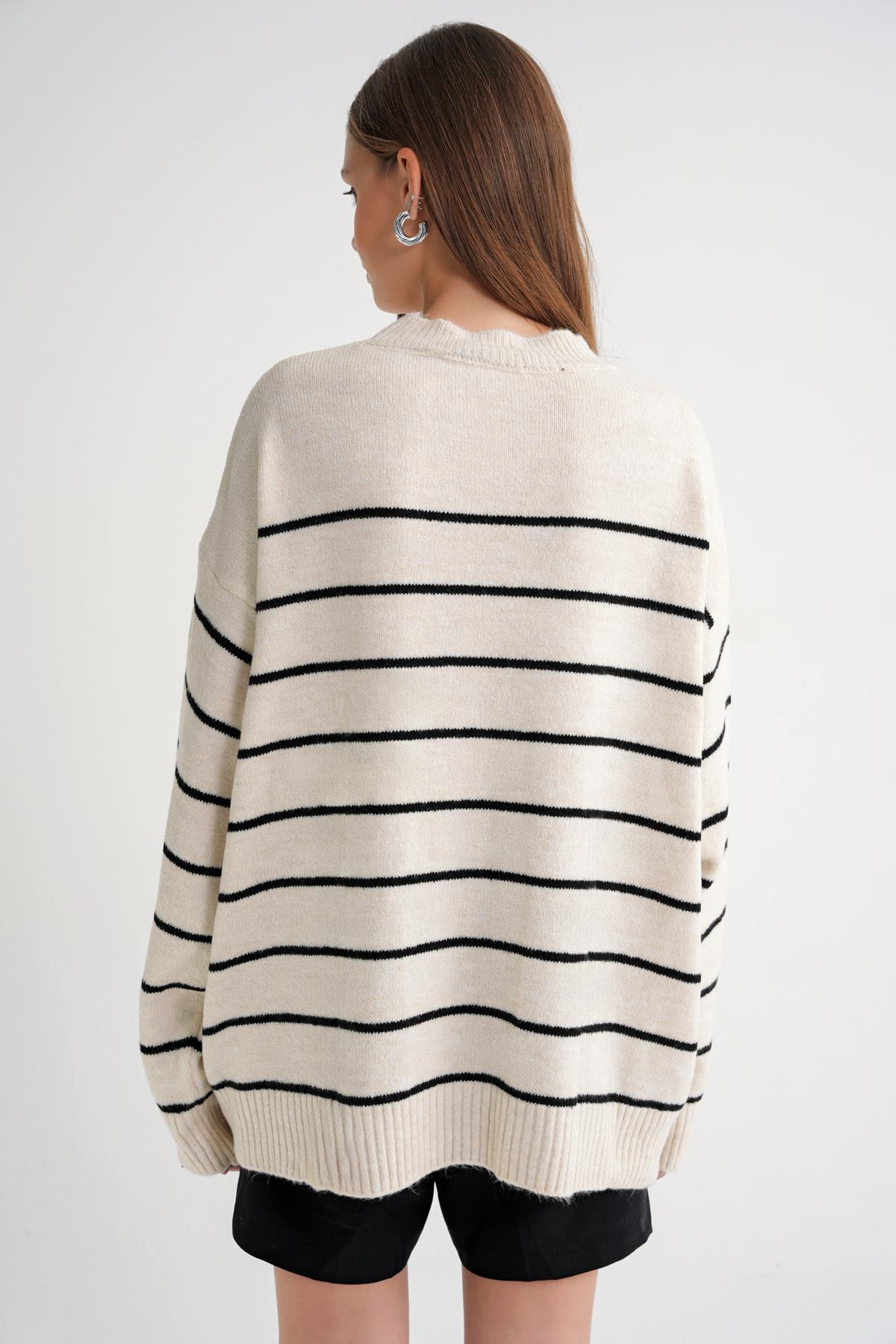 6944 Kadın Salaş Yumuşak Dokulu Çizgili Triko Kazak Naturel