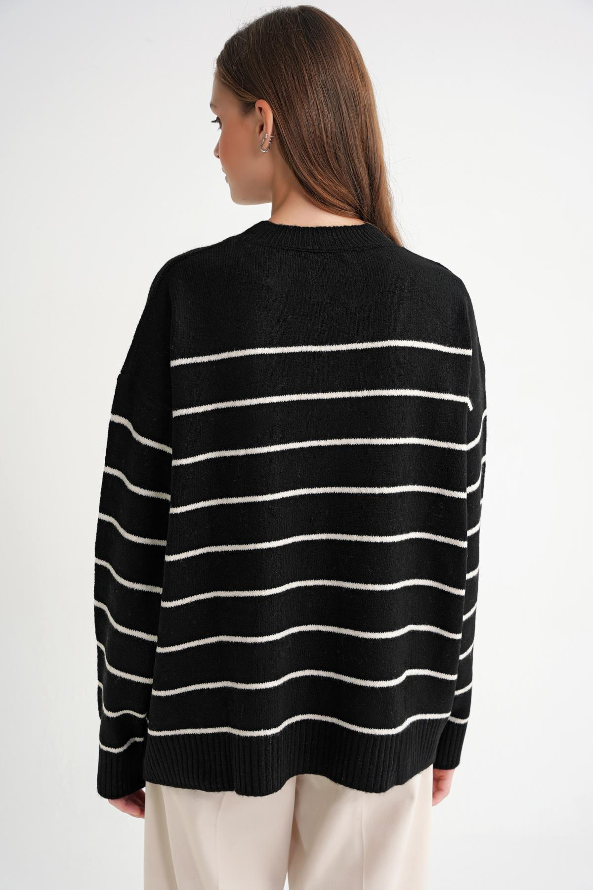 6944 Kadın Salaş Yumuşak Dokulu Çizgili Triko Kazak Siyah