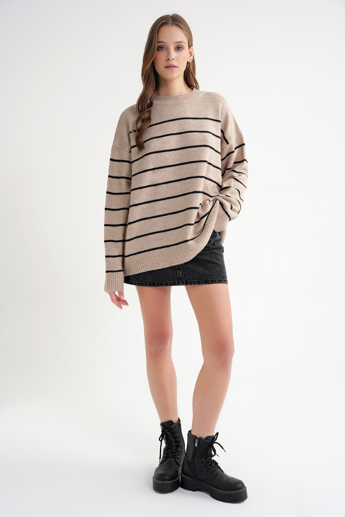 6944 Kadın Salaş Yumuşak Dokulu Çizgili Triko Kazak Bej