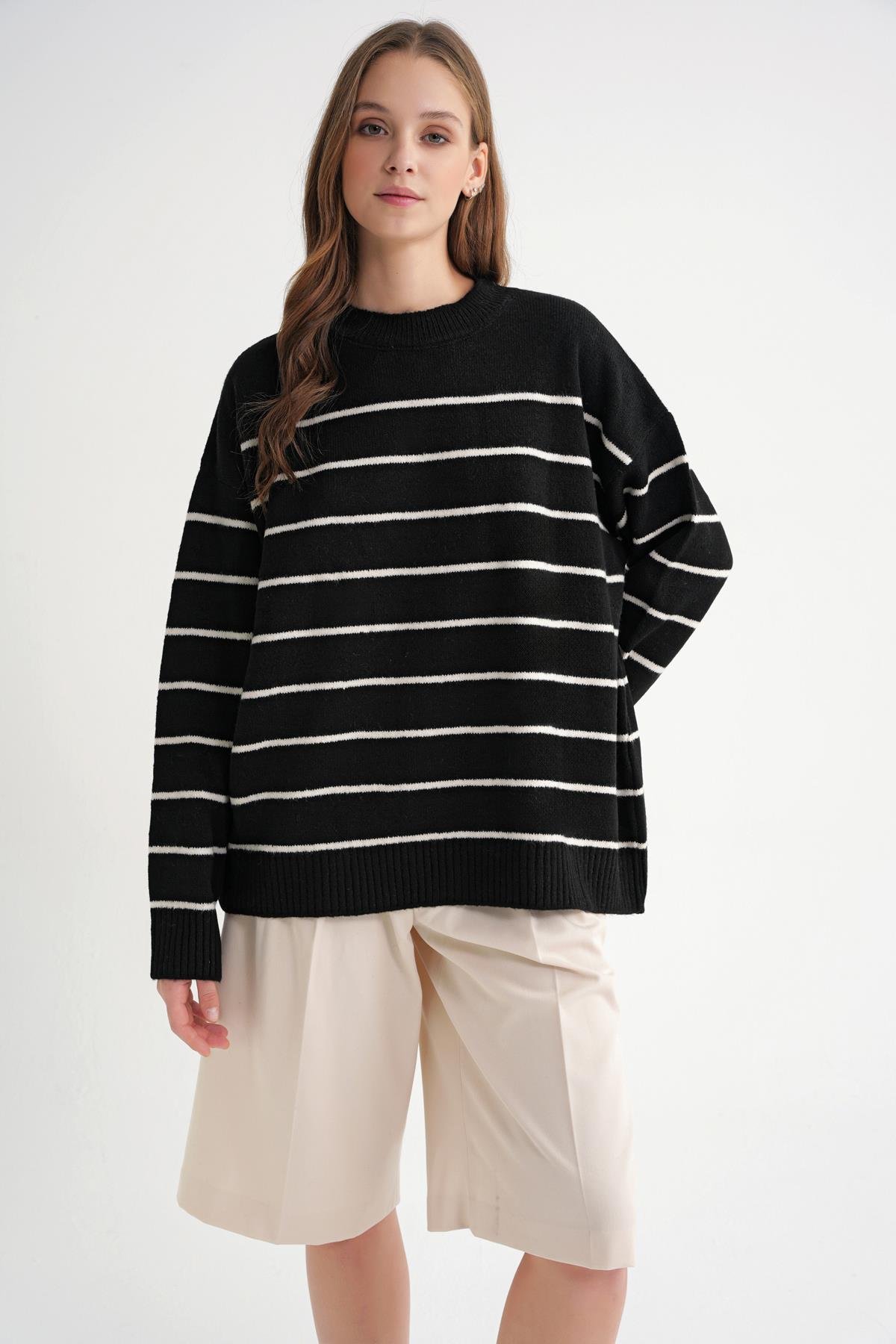 6944 Kadın Salaş Yumuşak Dokulu Çizgili Triko Kazak Siyah