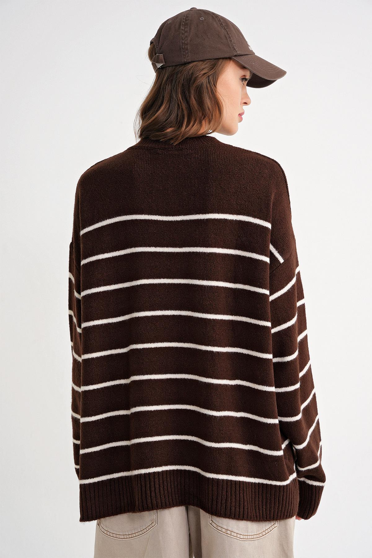 6944 Kadın Salaş Yumuşak Dokulu Çizgili Triko Kazak Kahve